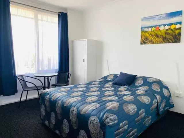 Bedroom, Bed in Tamworth Budget Motel