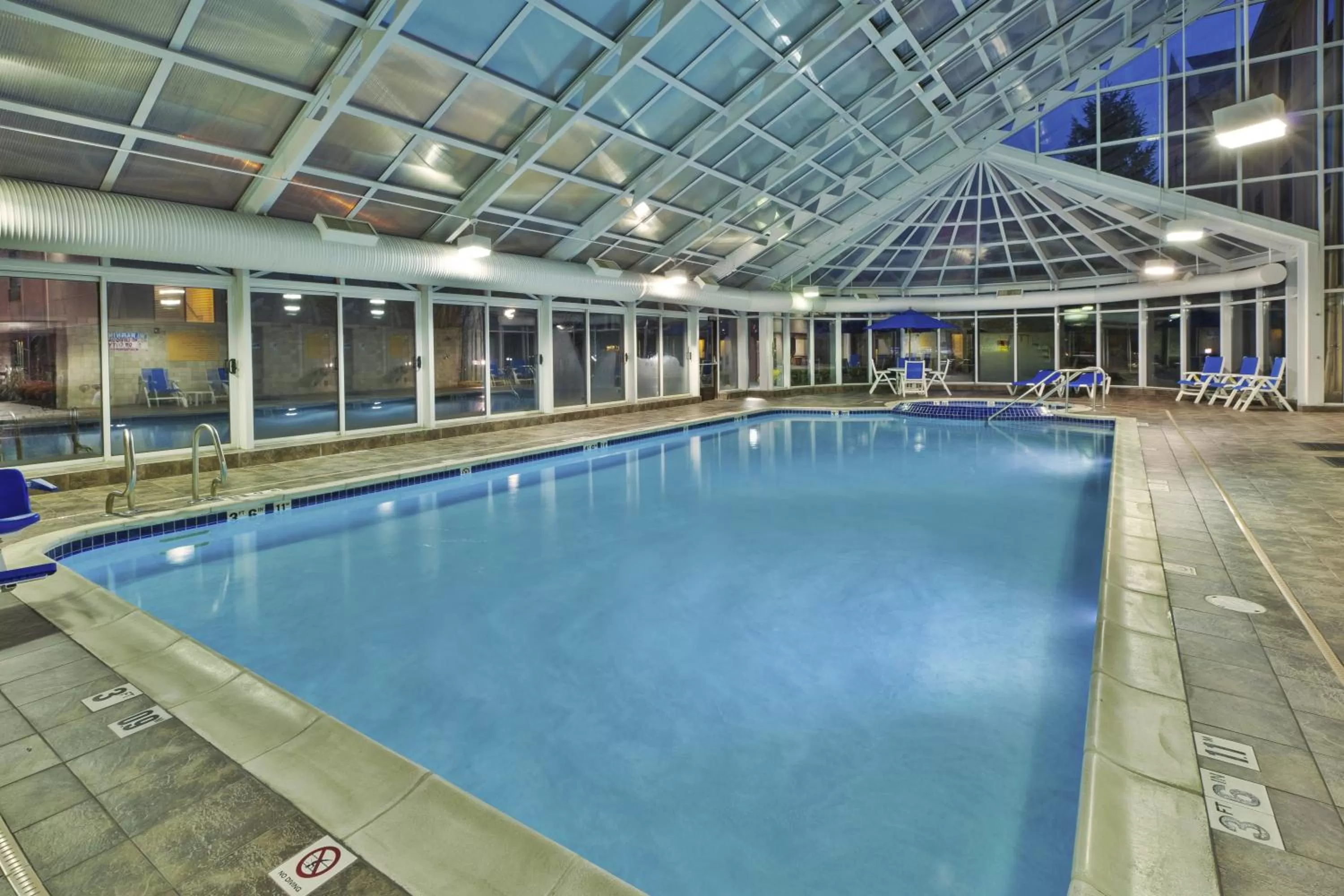 Swimming pool in Holiday Inn Express Hotel & Suites - Belleville Area by IHG