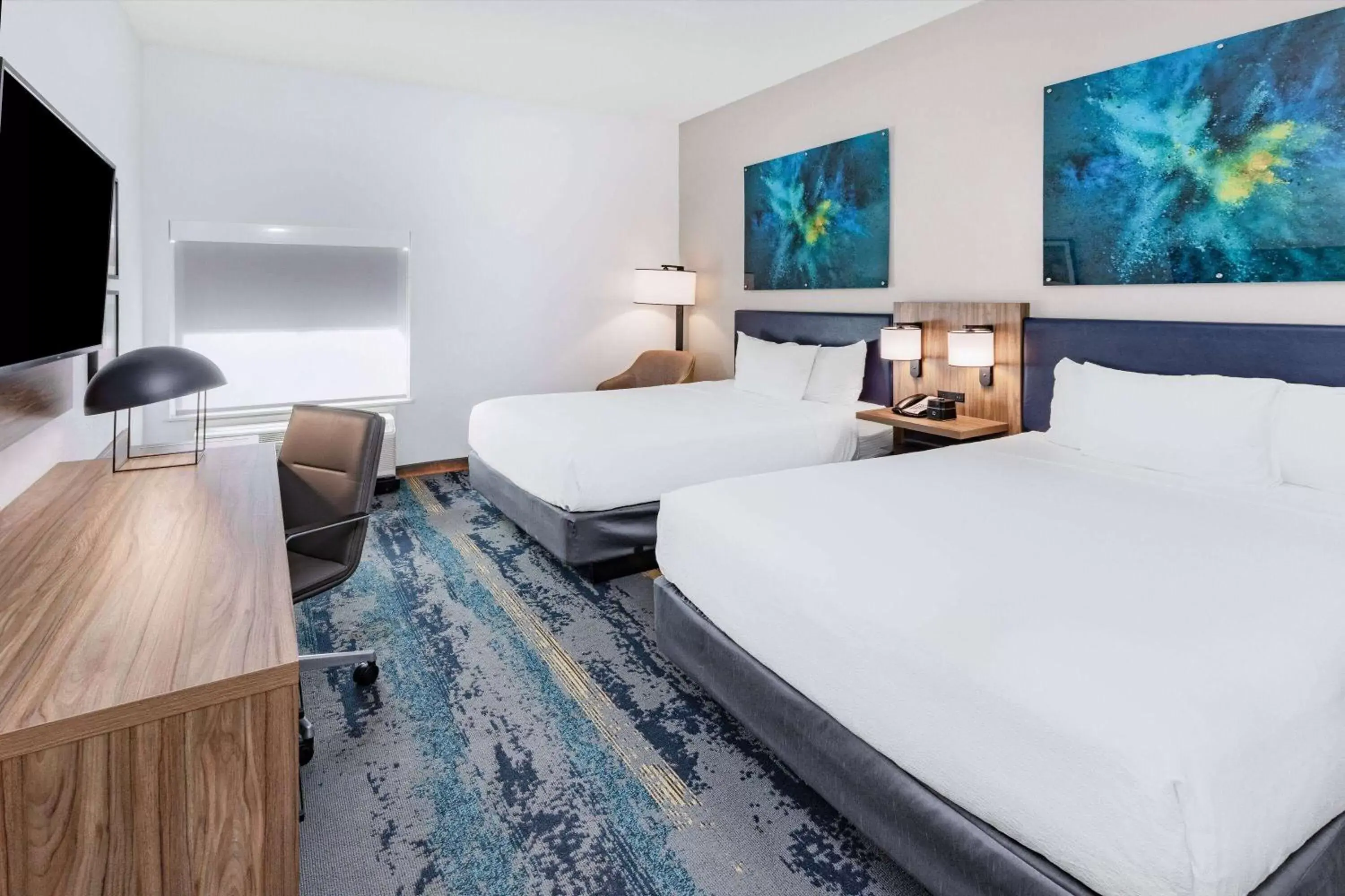 Bed in La Quinta Inn & Suites by Wyndham Texas City I 45