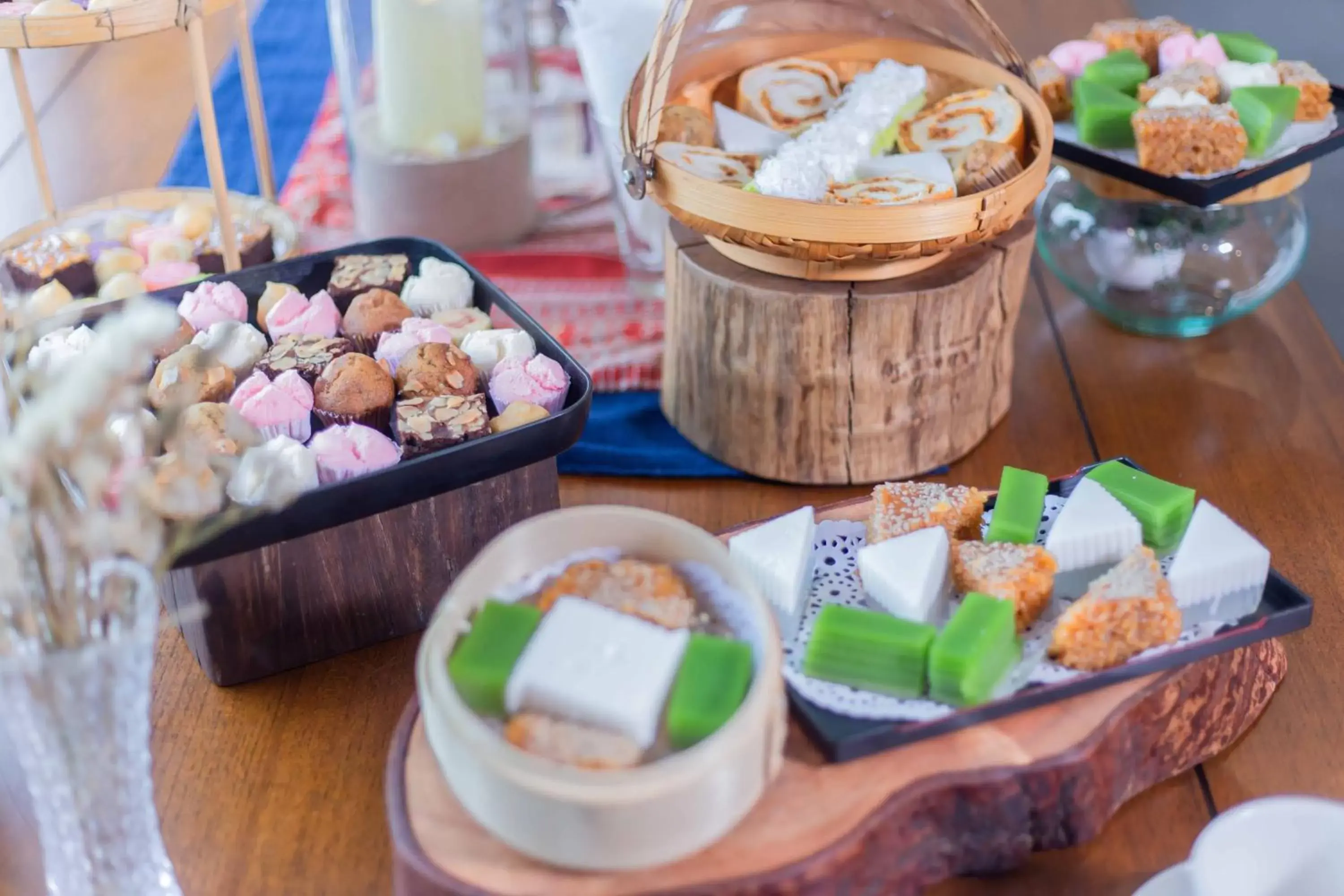 Meeting/conference room, Food in Tohsang Heritage Ubon Ratchathani Hotel