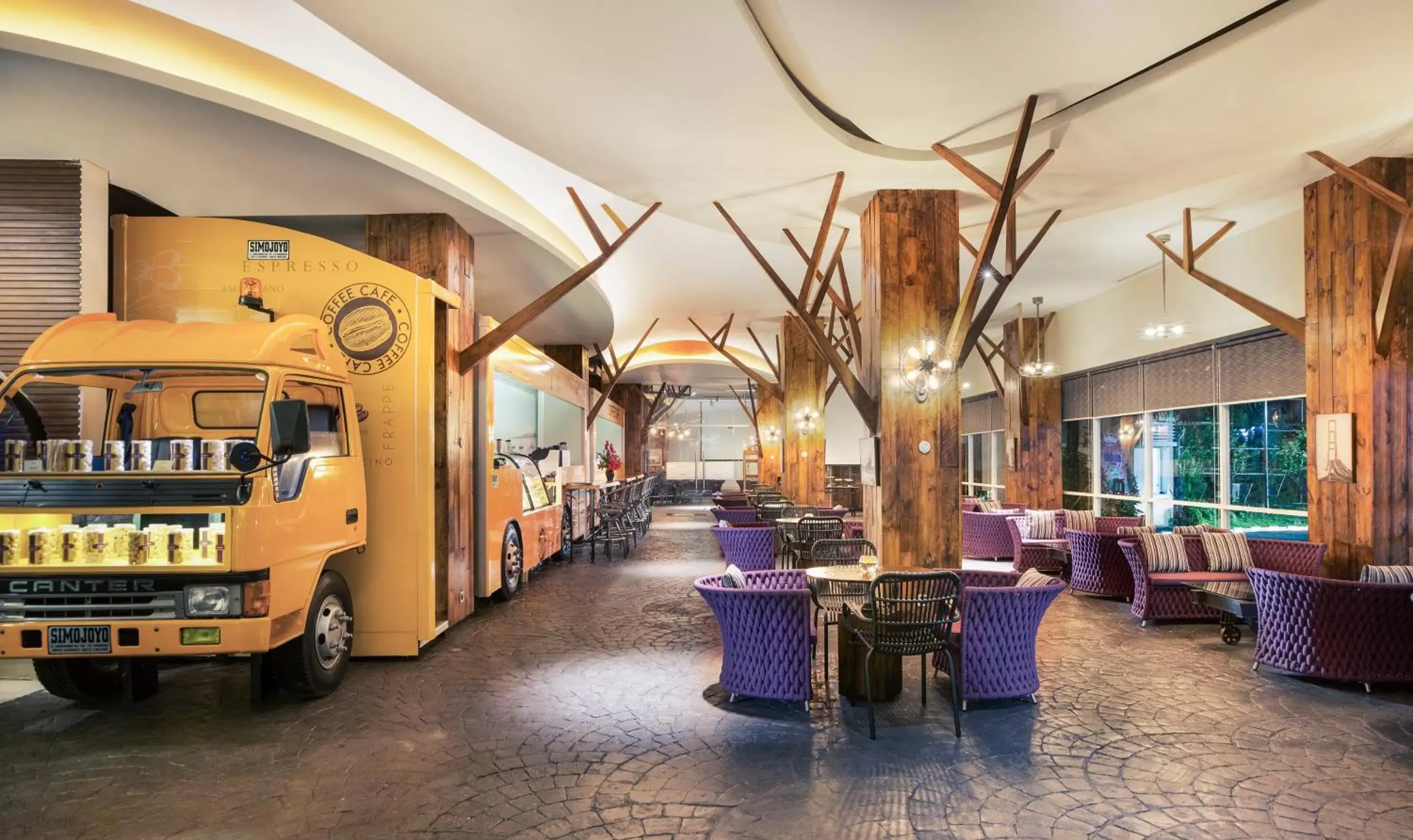 Lounge or bar in Mercure Surabaya Grand Mirama Lounge or bar in Mercure Surabaya Grand Mirama