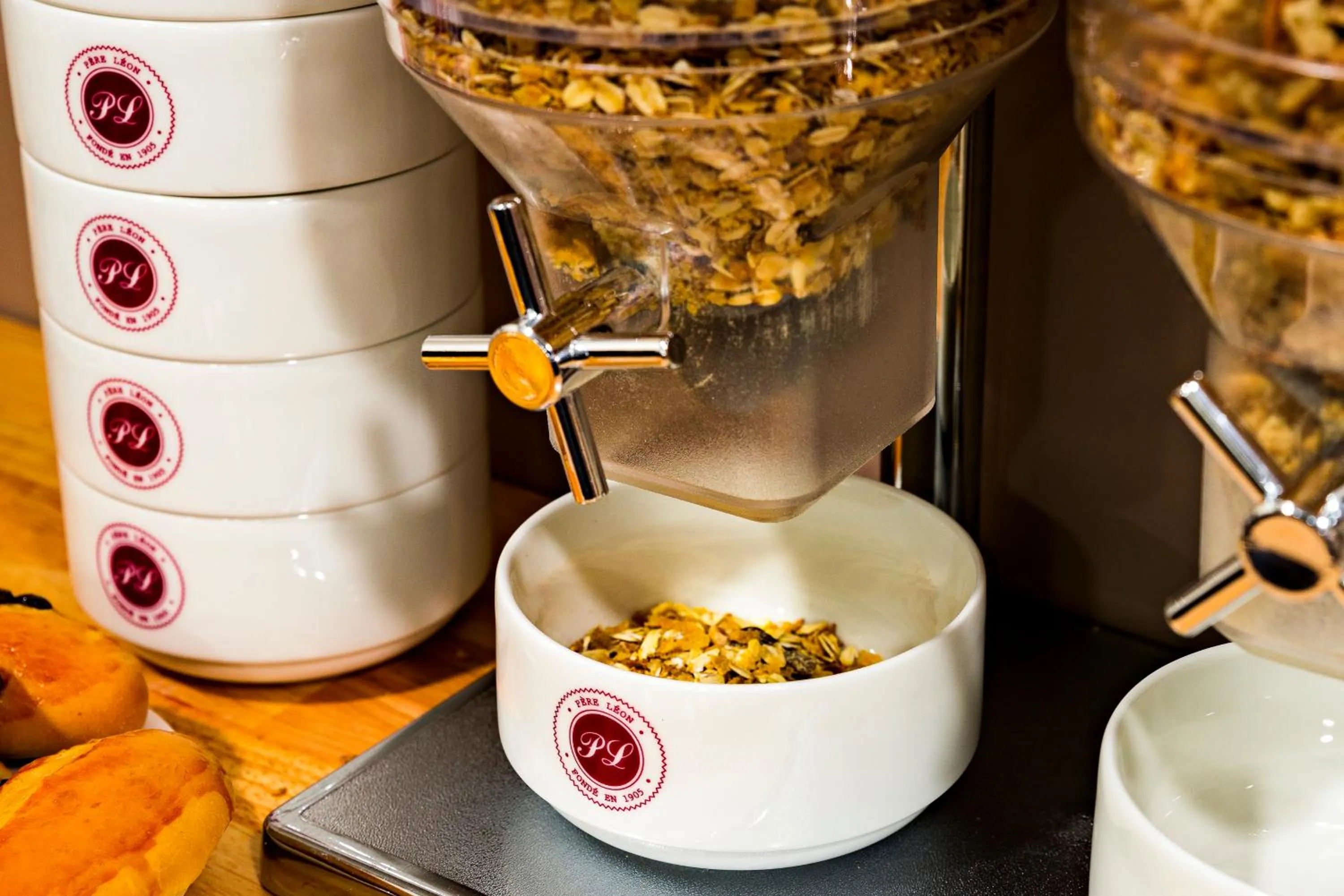 Food and drinks in Hôtel Le Père Léon