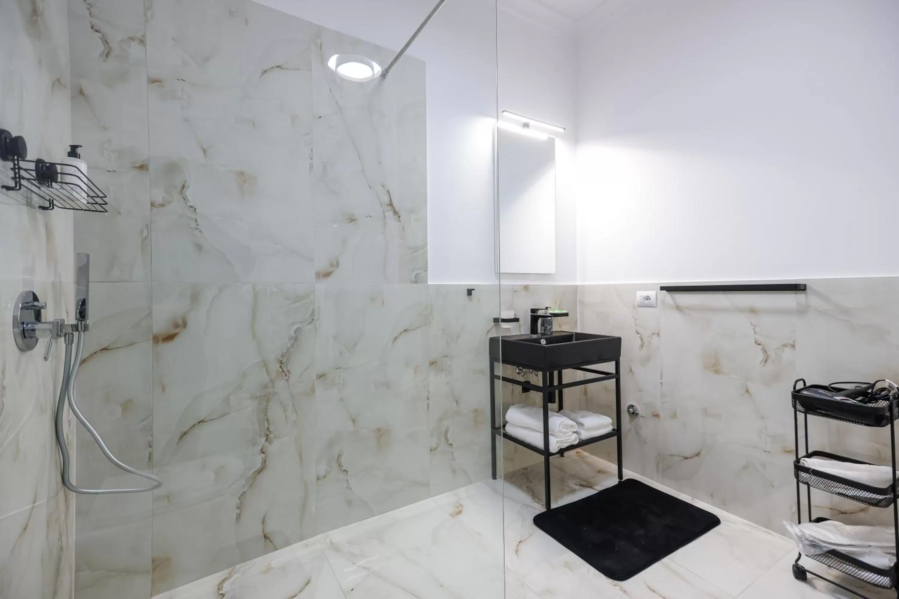 Bathroom in Ferdinand Hotel Rooms