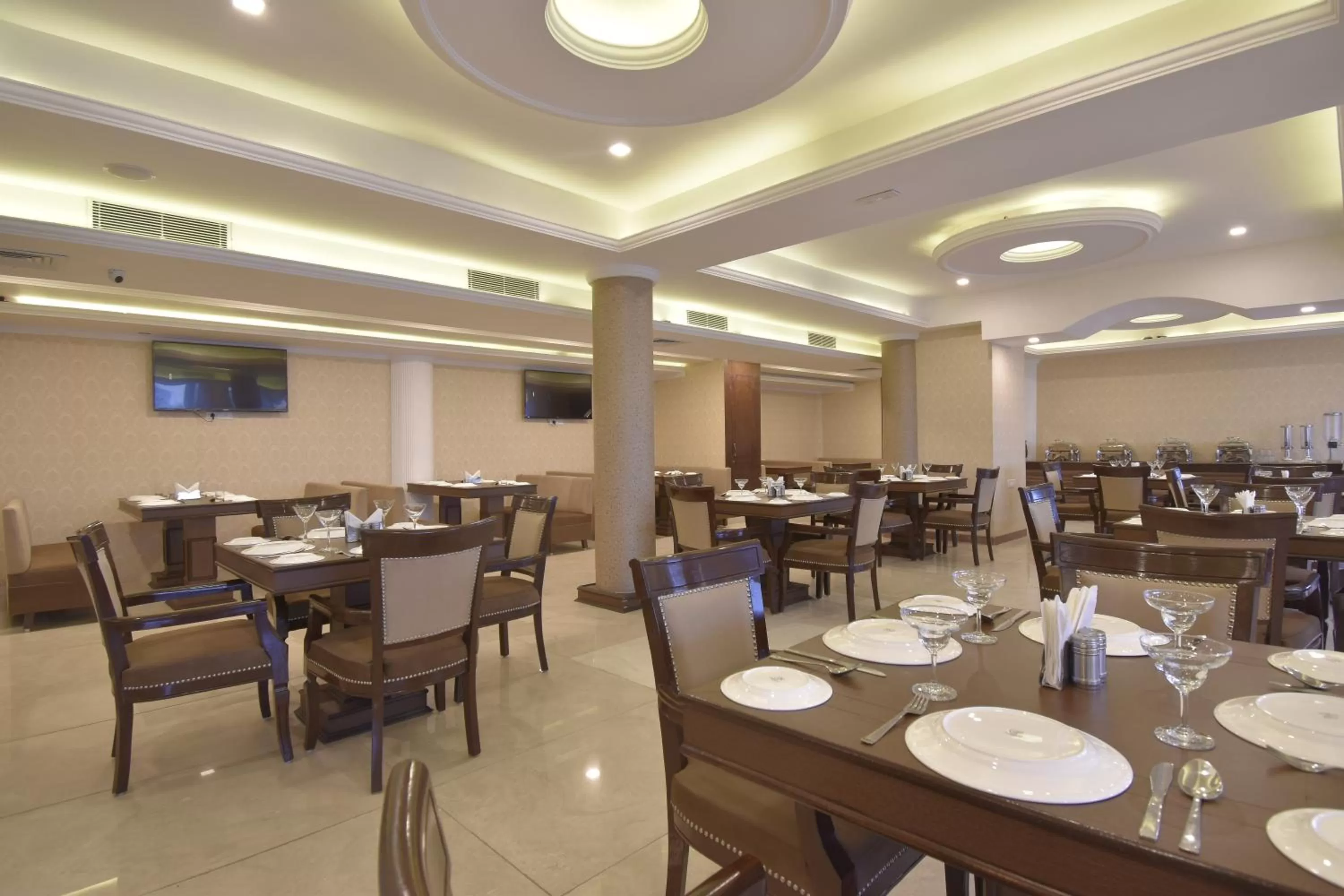 Restaurant/Places to Eat in The Royal Castle AC Centralized