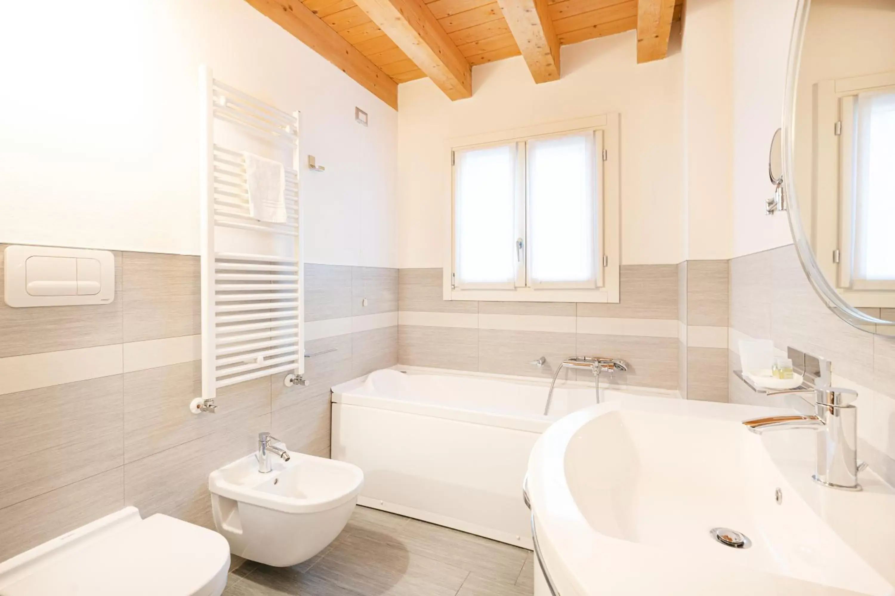 Toilet, Bathroom in Ca' Degli Antichi Giardini Apartments