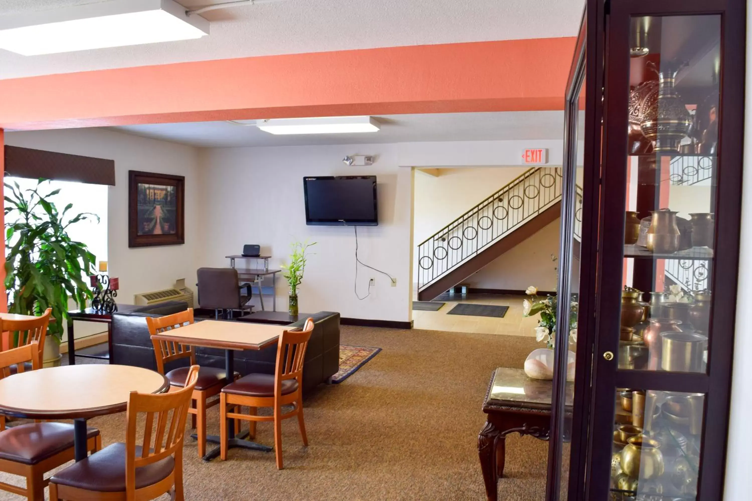 Lobby or reception, Restaurant/Places to Eat in Motel 6-Springfield, OH