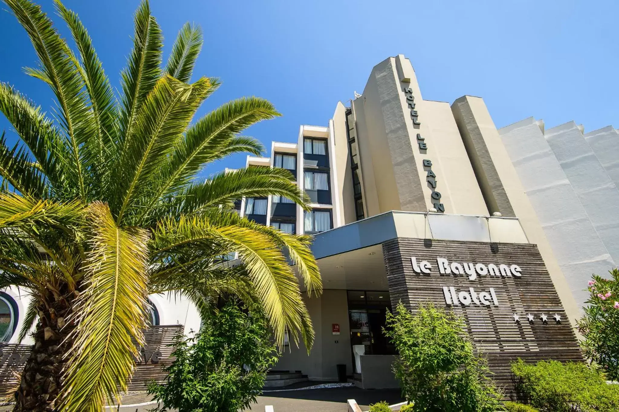 Facade/entrance, Property Building in Hôtel Le Bayonne