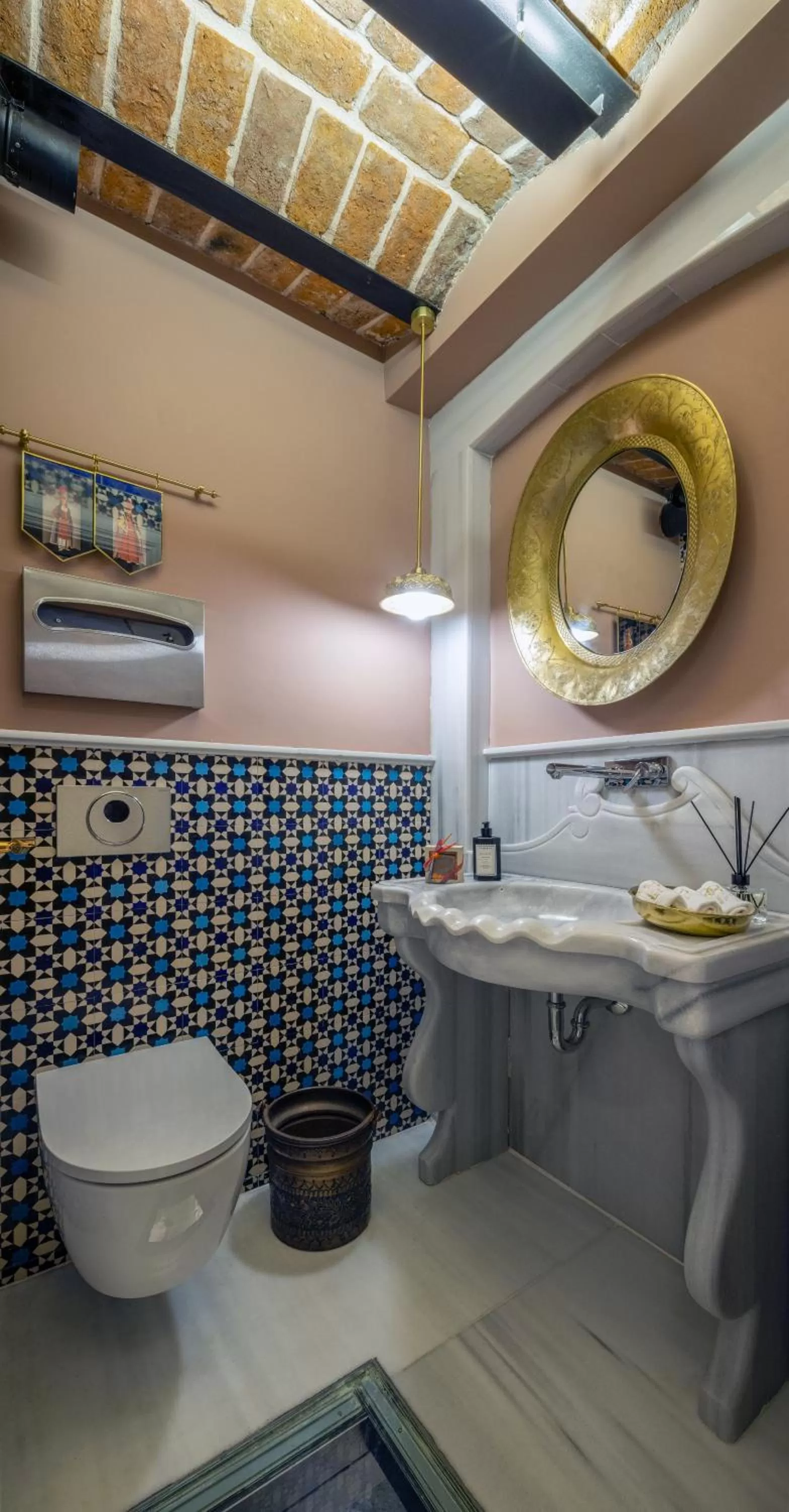 Toilet in Hotel Turkish House