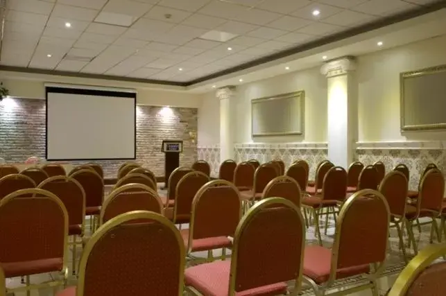 Business facilities in Cleopatra Hotel