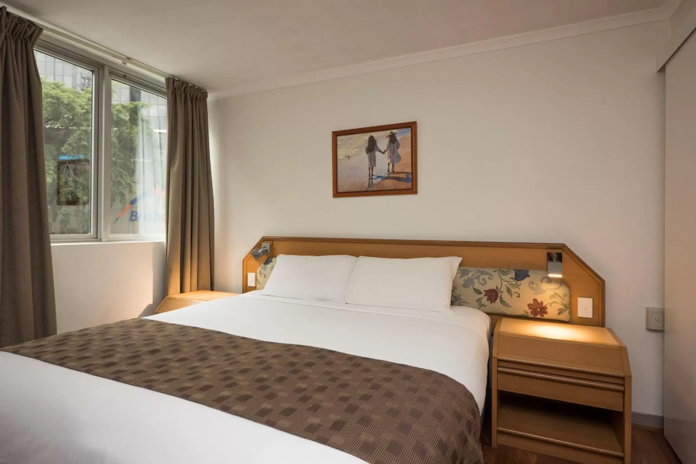 Bed in Abbey On Roma Hotel & Apartments Bed in Abbey On Roma Hotel & Apartments