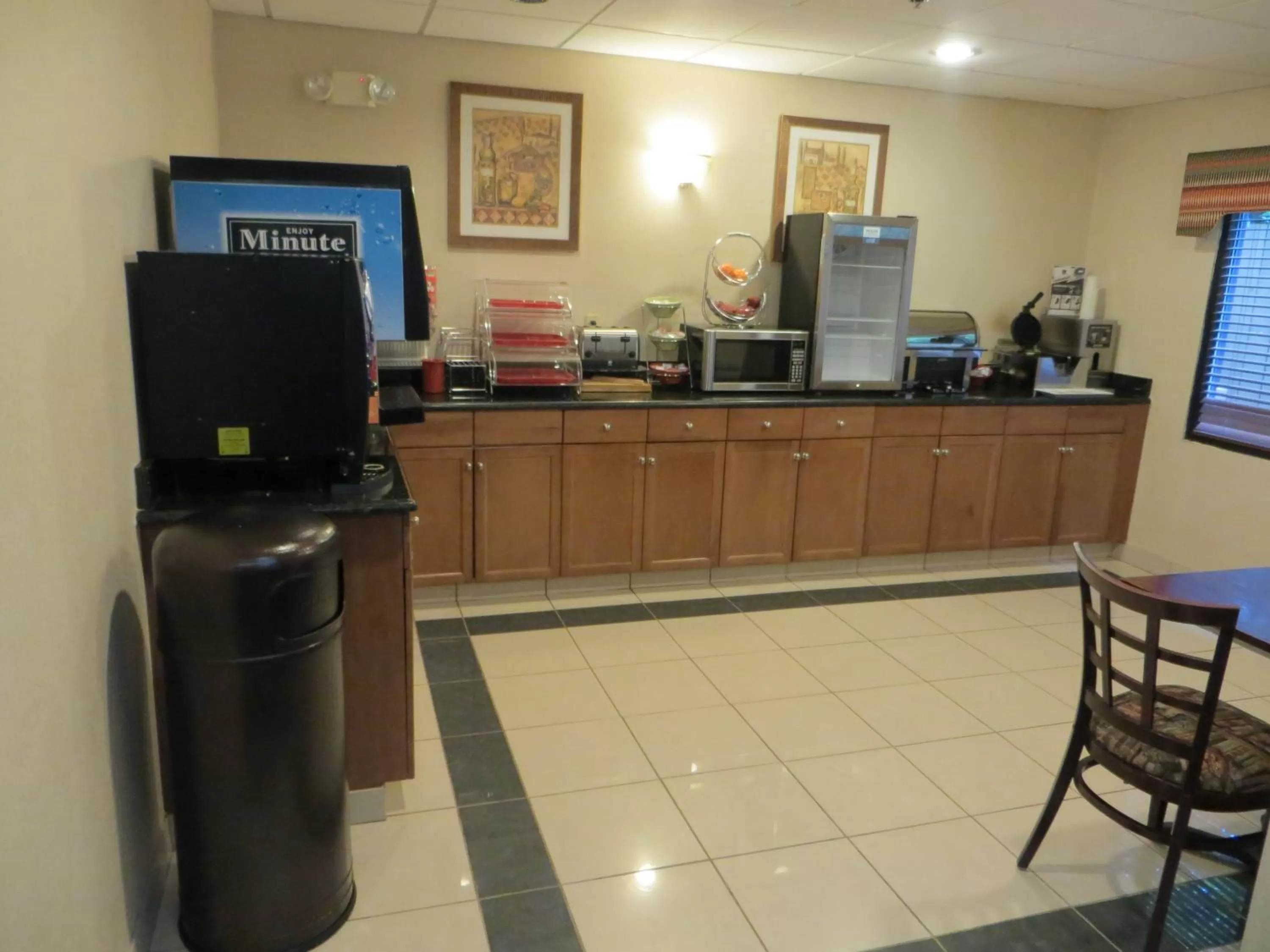 Communal lounge/ TV room in Quality Inn Winder