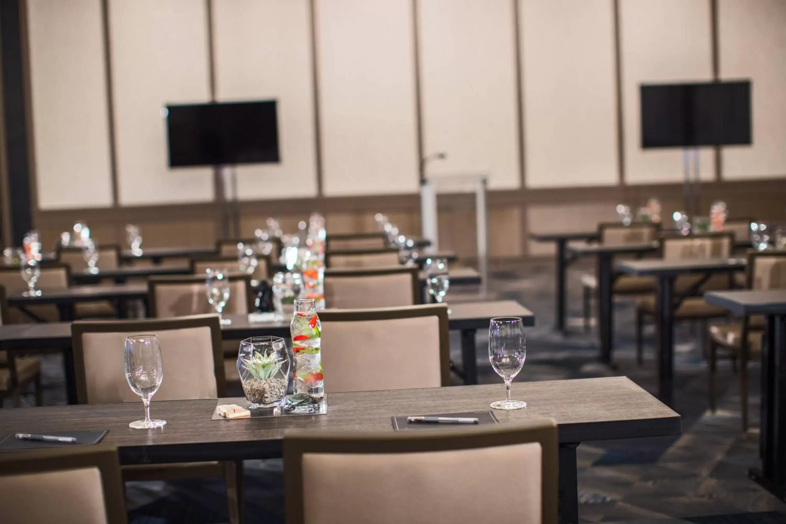 Meeting/conference room, Restaurant/Places to Eat in Renaissance Toledo Downtown Hotel