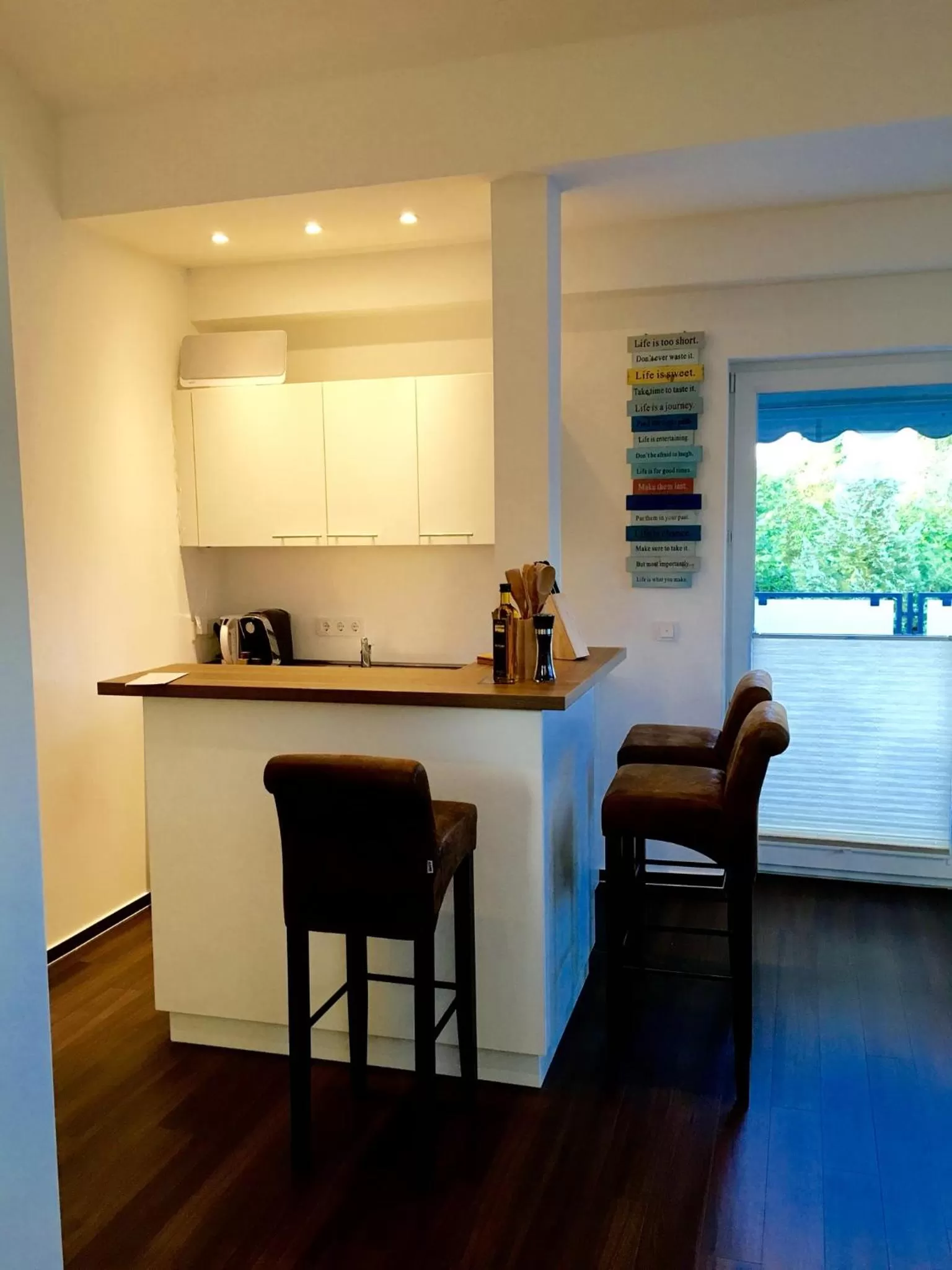 Photo of the whole room in Seaside-Townhouse