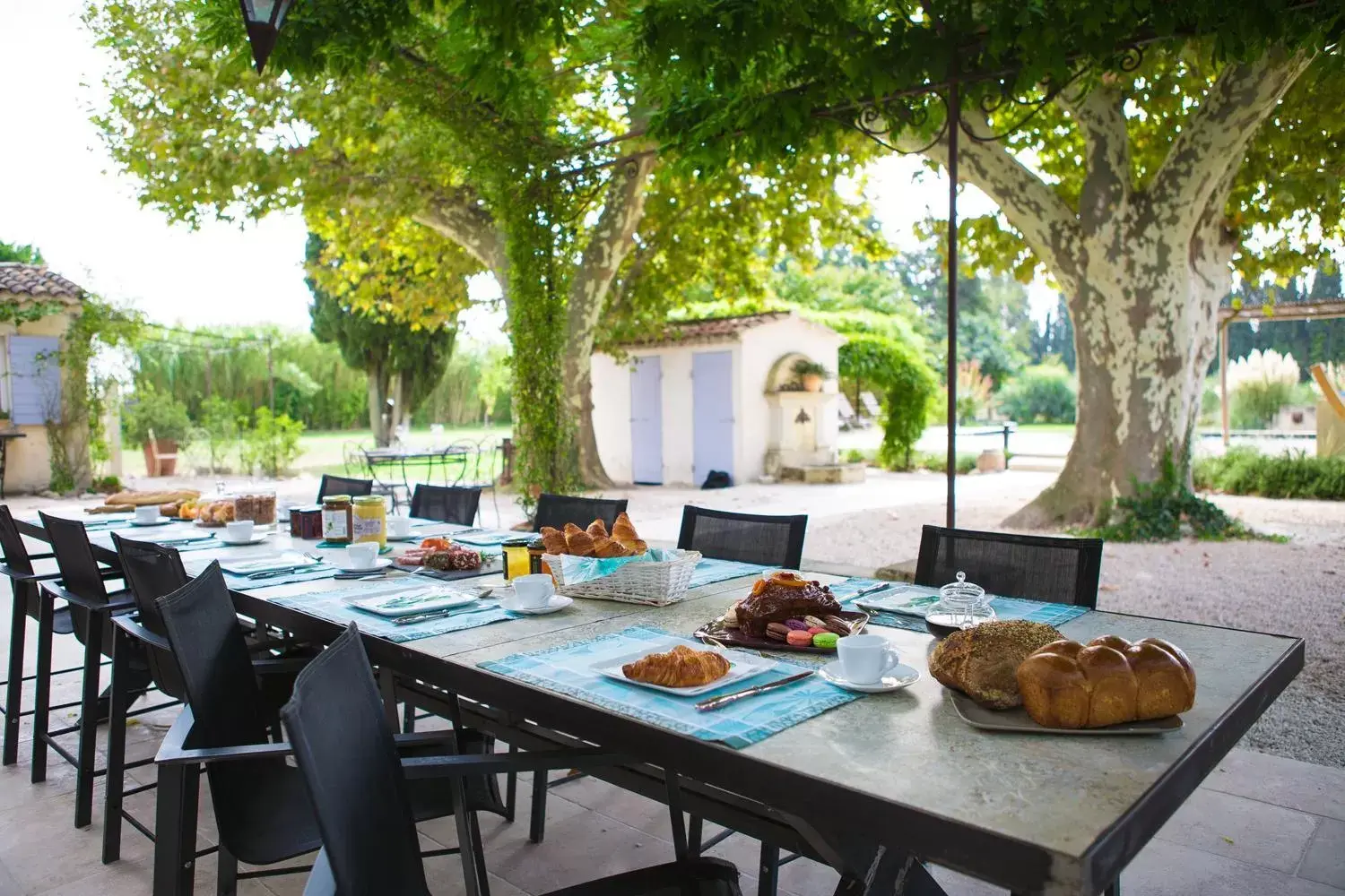 Buffet breakfast, Restaurant/Places to Eat in Sous les Platanes B&B