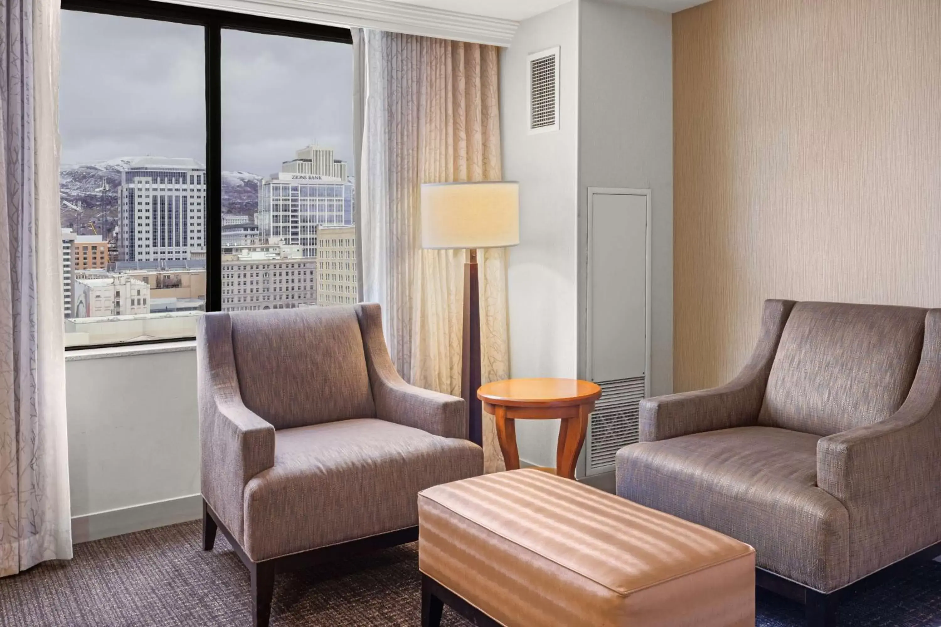 Living room, Seating Area in Hilton Salt Lake City Center