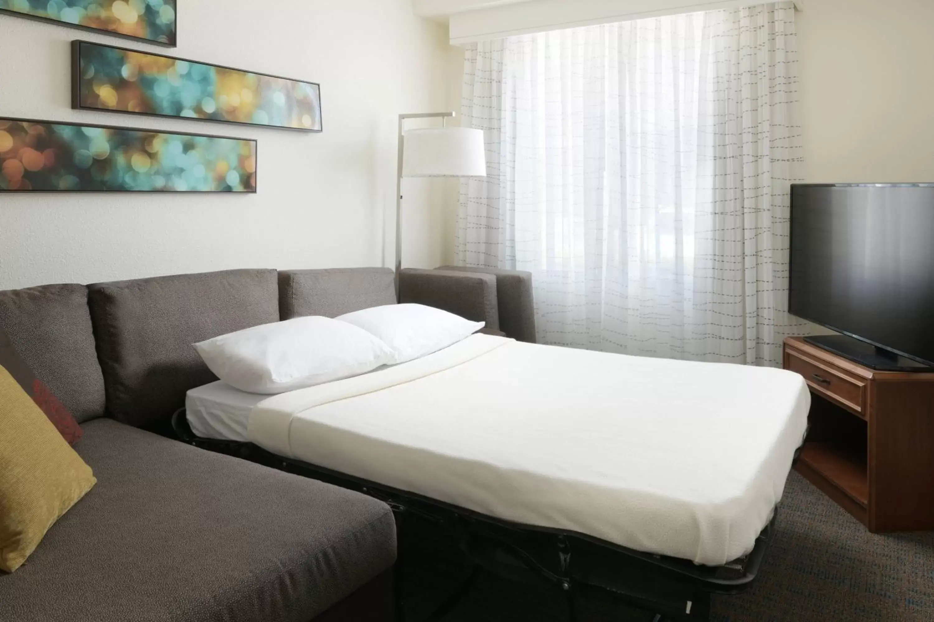 Photo of the whole room, Bed in Residence Inn Dallas Park Central