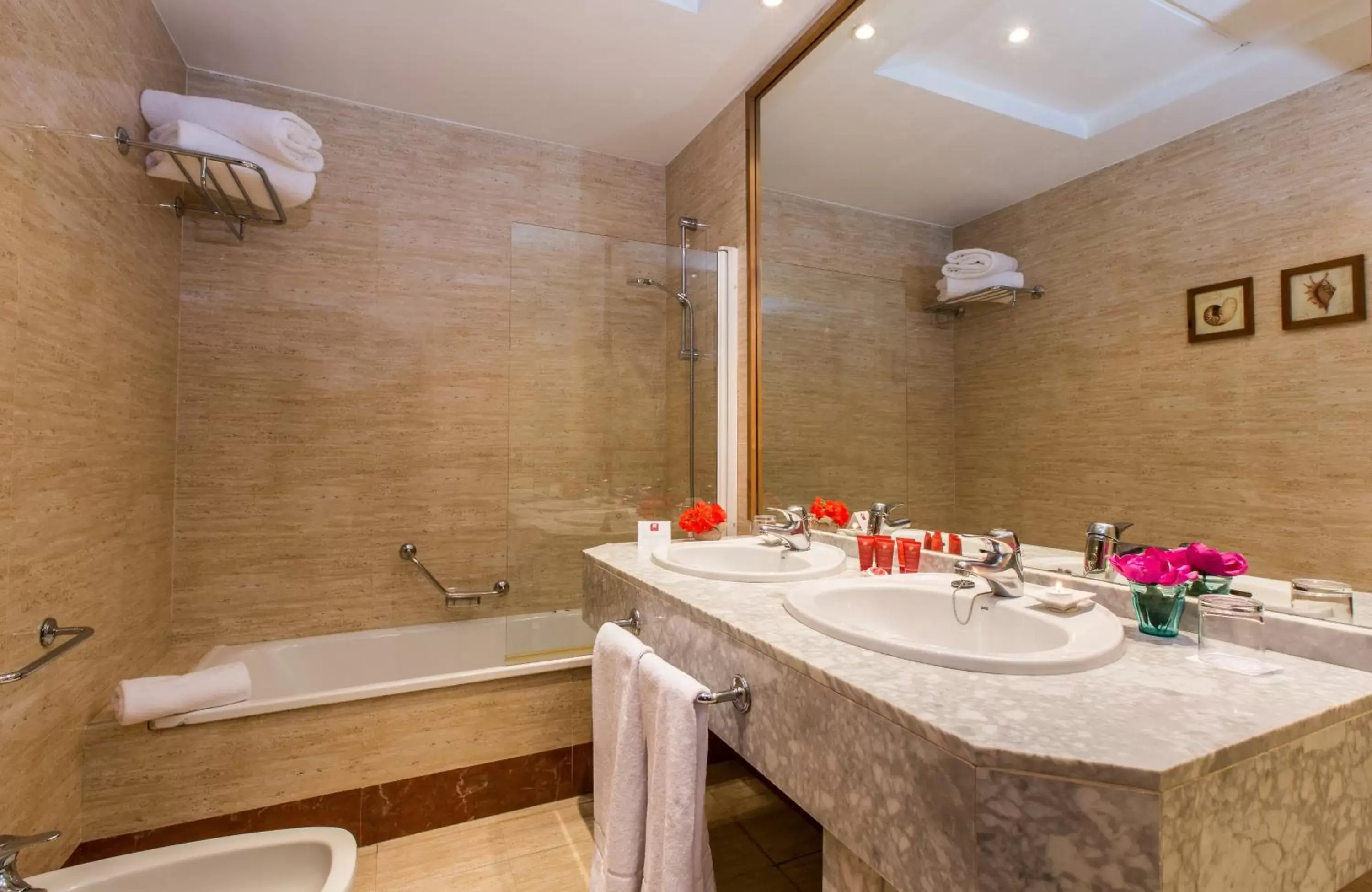Bathroom in Leonardo Hotel Granada