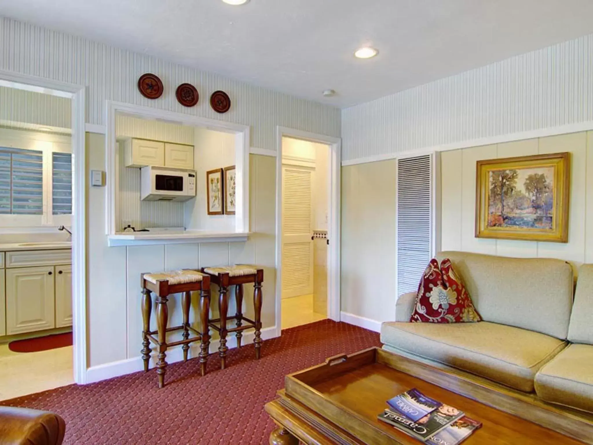 Seating Area in Wayside Inn