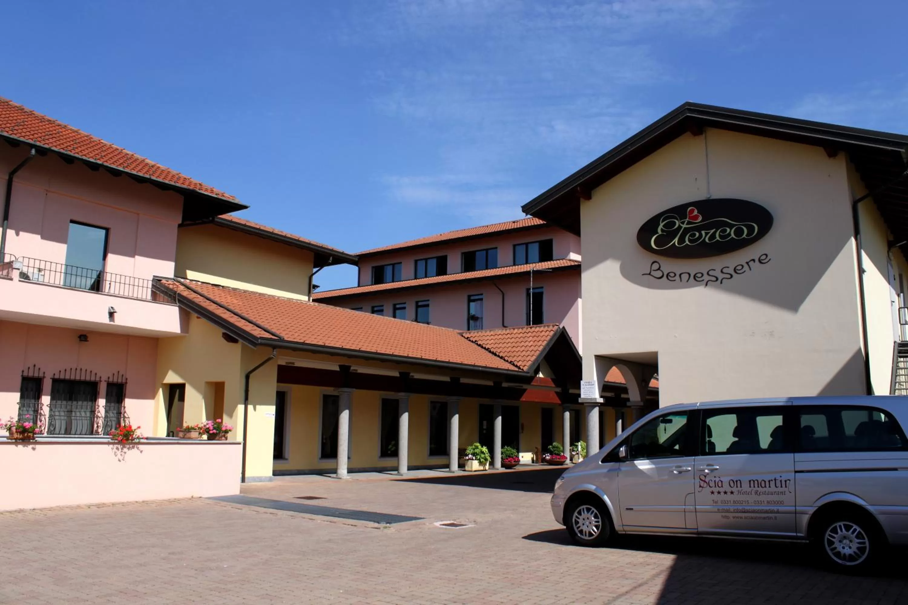 Facade/entrance in Scia' On Martin