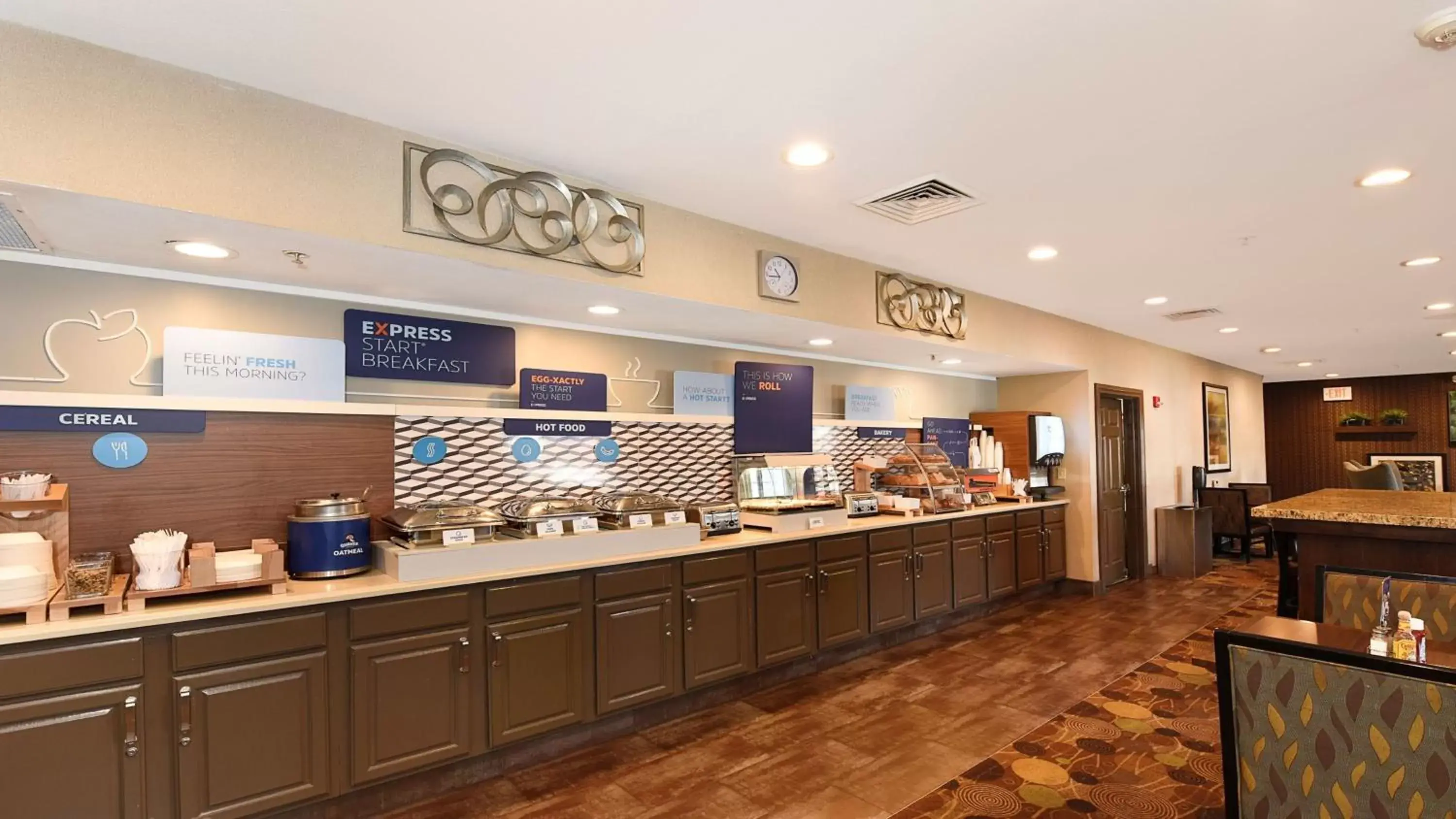 Breakfast, Restaurant/Places to Eat in Holiday Inn Express Hotel & Suites Chicago-Deerfield/Lincolnshire, an IHG Hotel