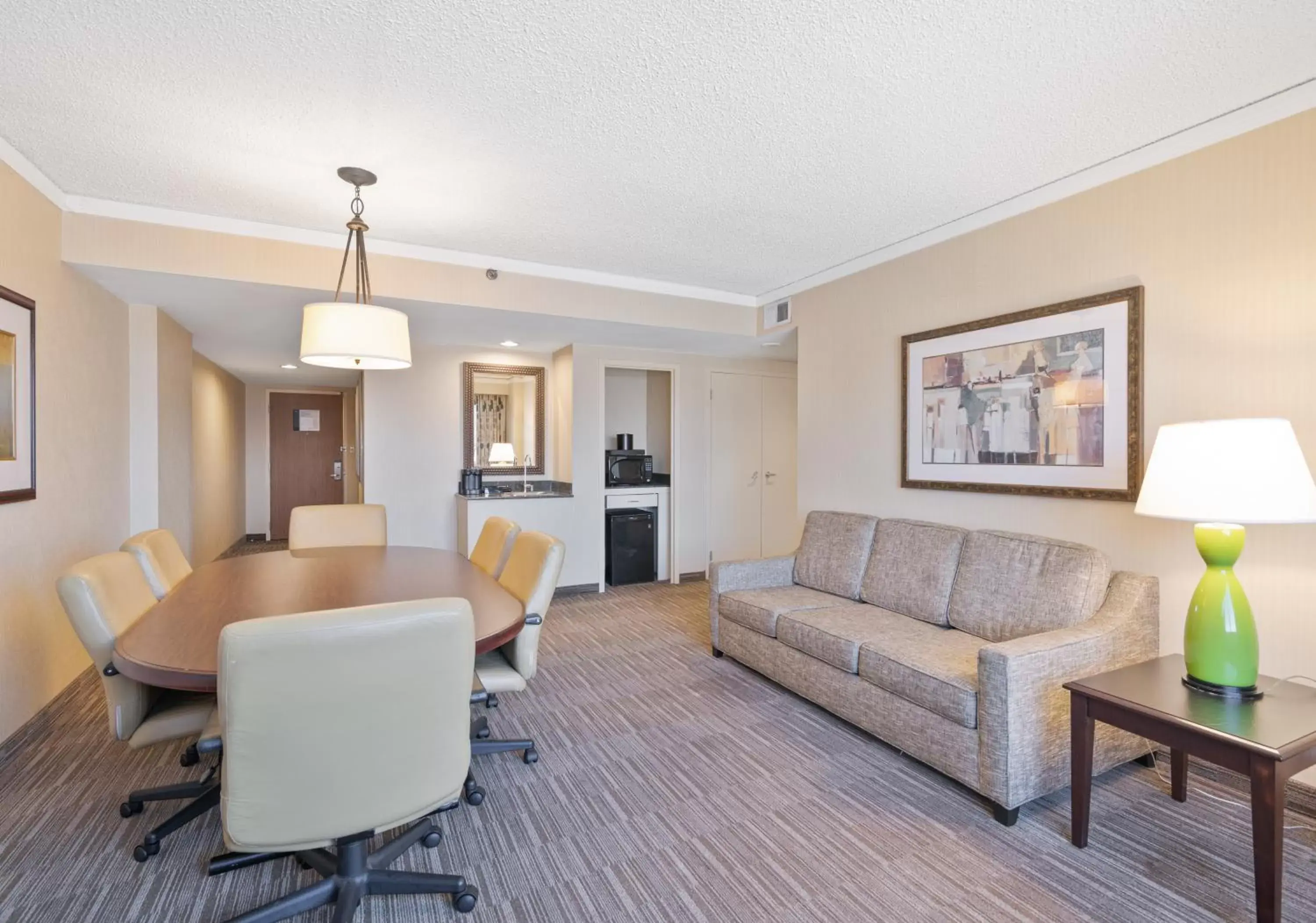 Living room, Seating Area in Harmony Suites Secaucus Meadowlands