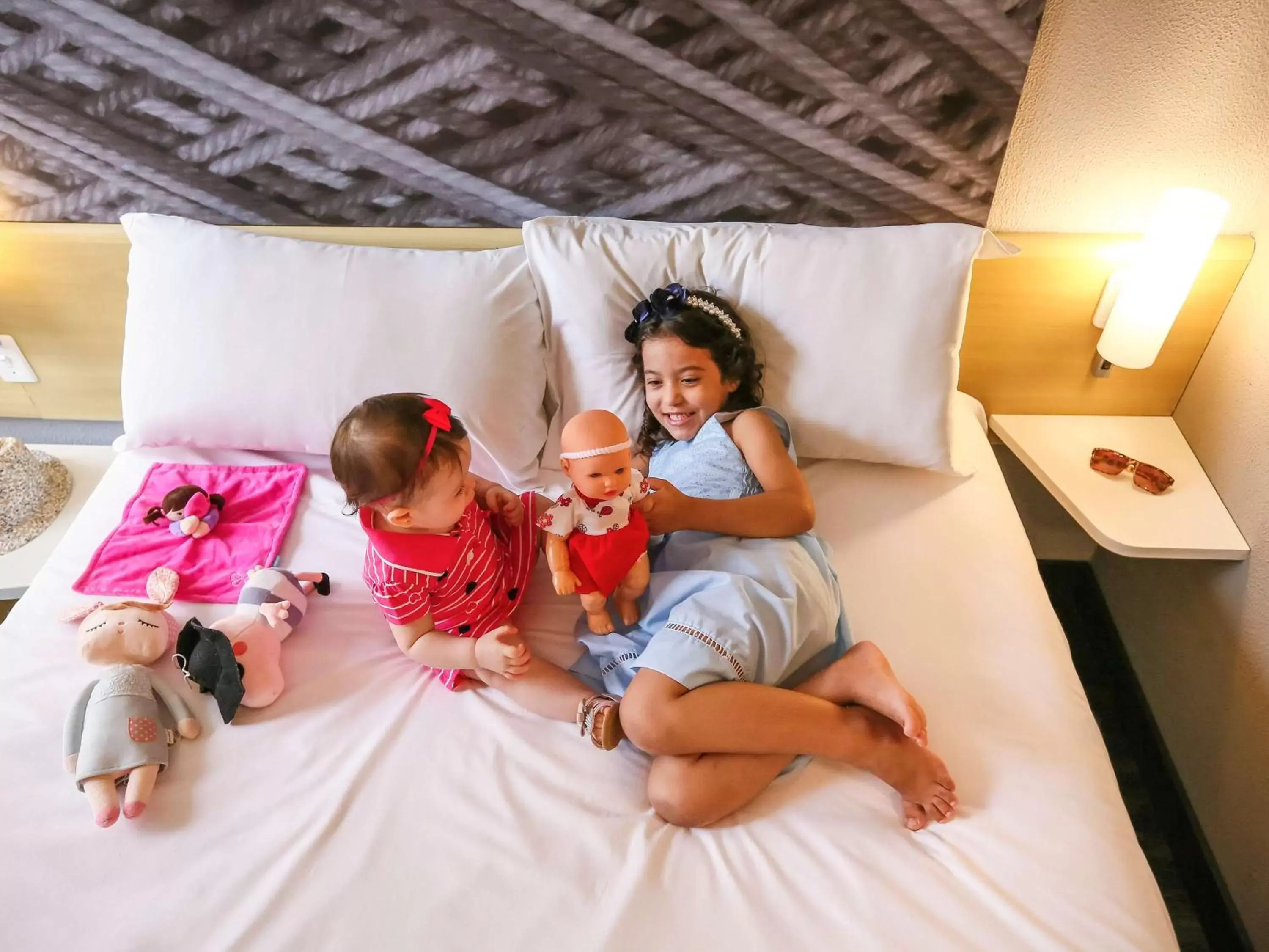 Photo of the whole room, Children in Ibis Maringa