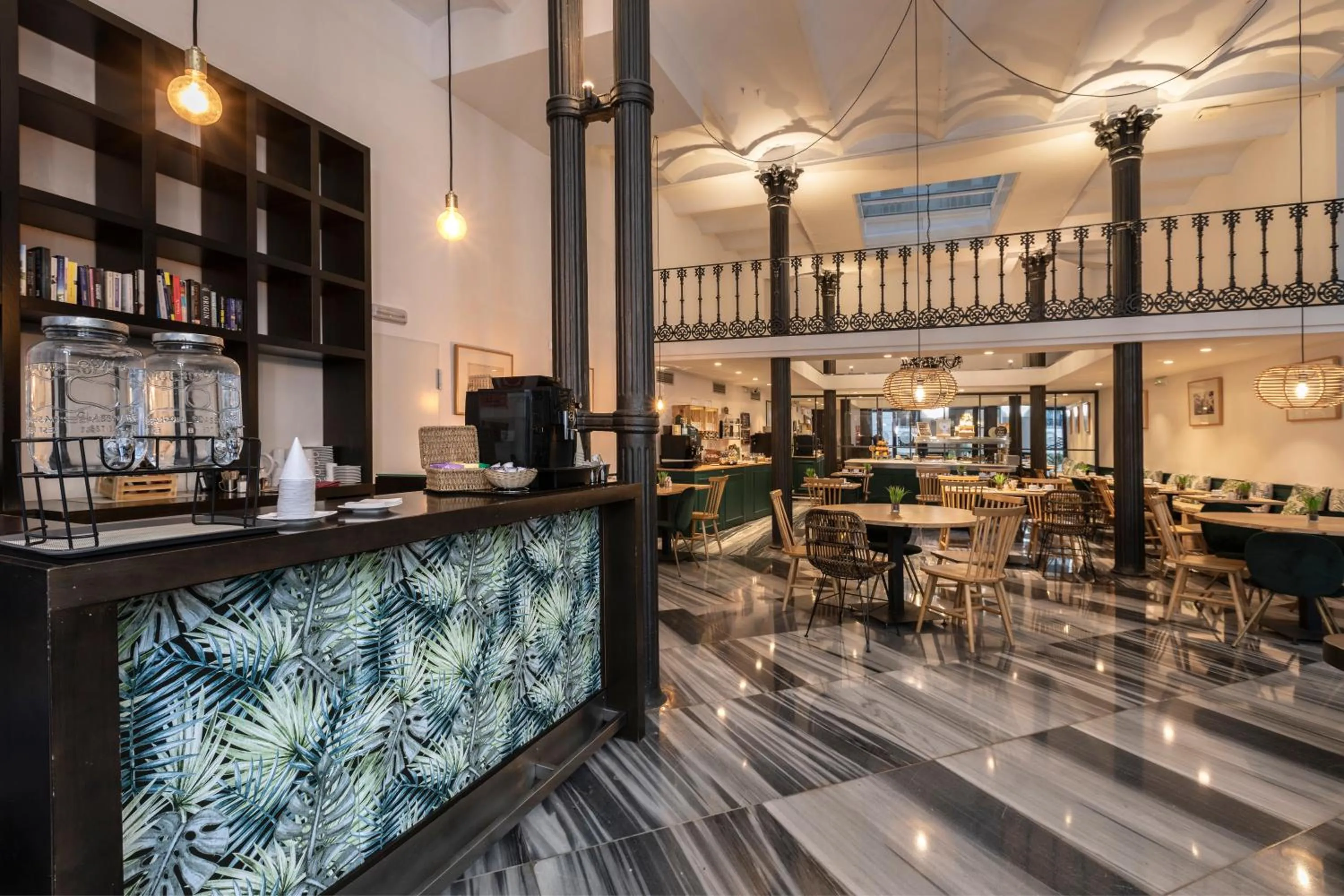 Lobby or reception in Petit Palace Plaza de la Reina