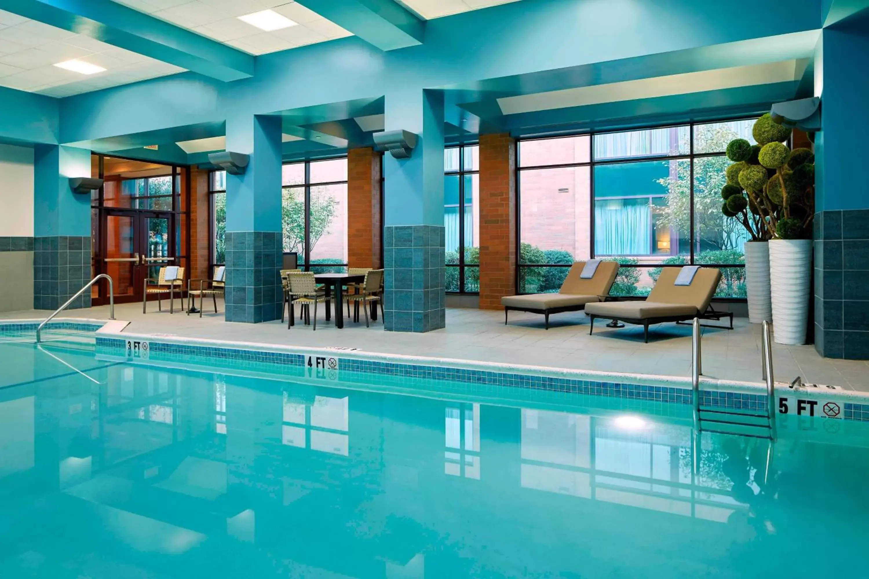 Swimming Pool in Marriott Hartford/Windsor Airport