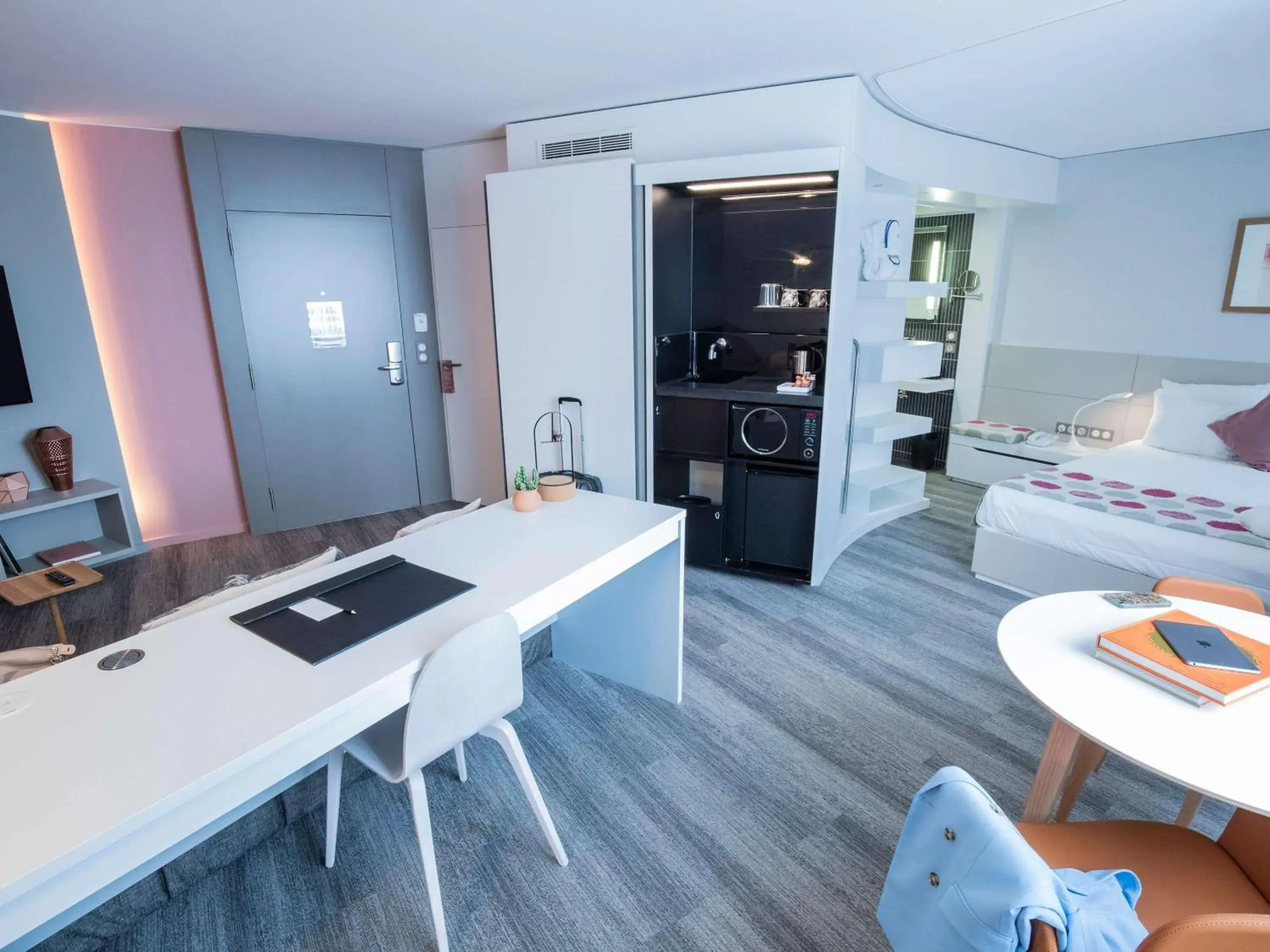 Bedroom, Bathroom in Novotel Suites Luxembourg
