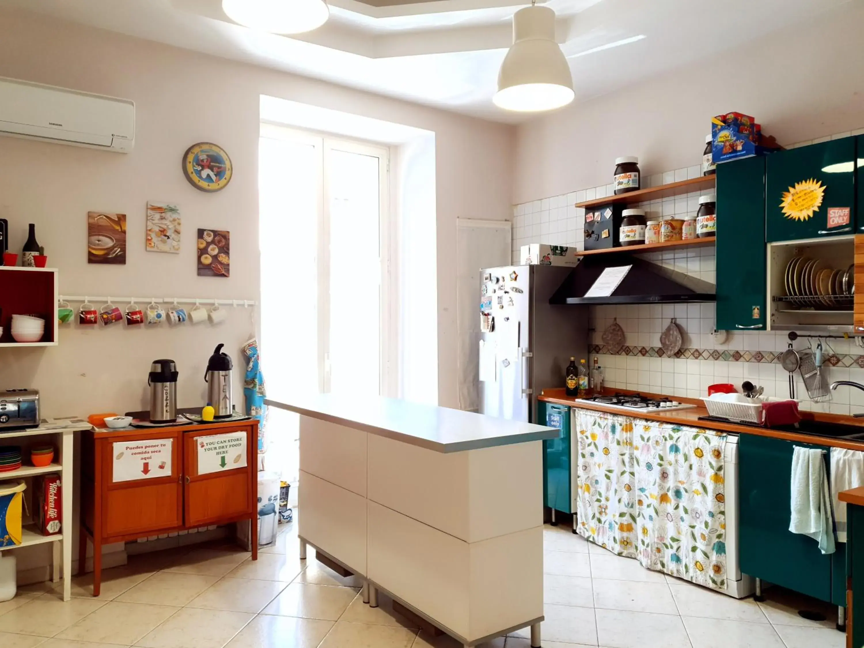 Coffee/tea facilities, Kitchen/Kitchenette in Hostel Mancini Naples