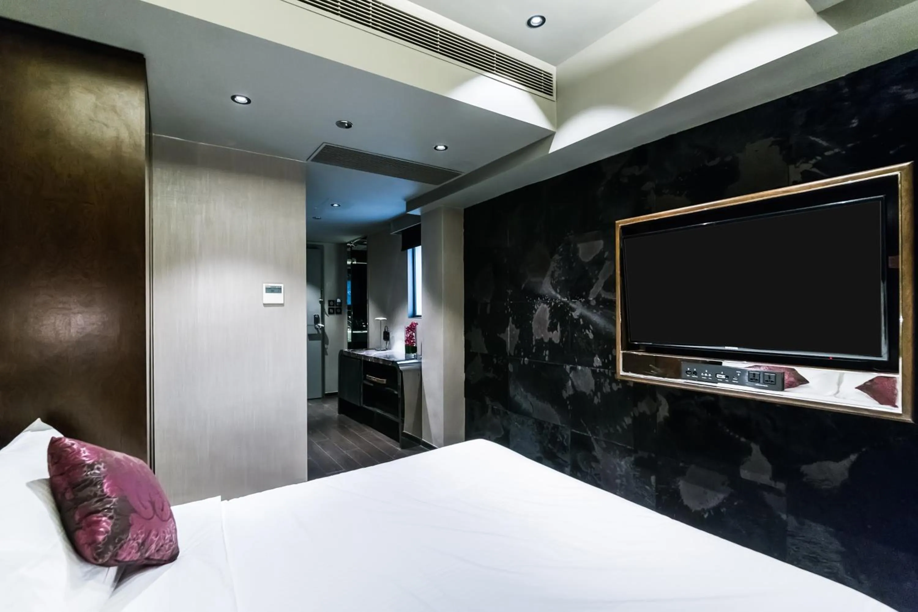 TV and multimedia, Bed in Hotel Pravo Hong Kong