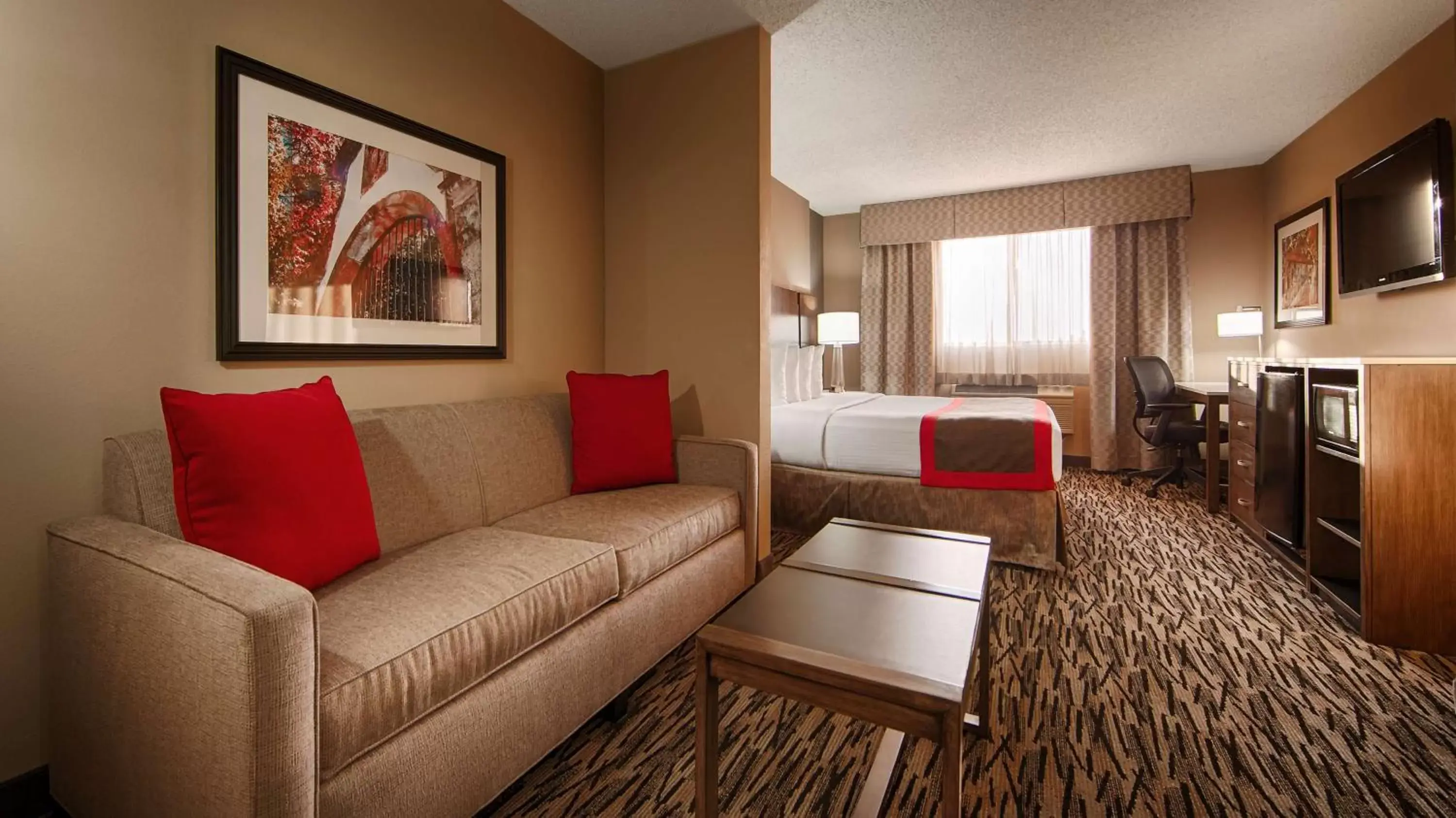 Photo of the whole room, Seating Area in Best Western Los Alamitos Inn & Suites