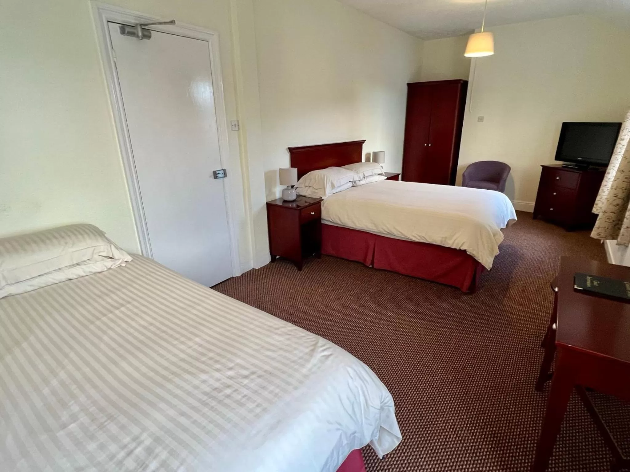 Bed in Calverts Hotel - Newport, Isle of Wight - RETURN CAR FERRY FROM 89 POUNDS