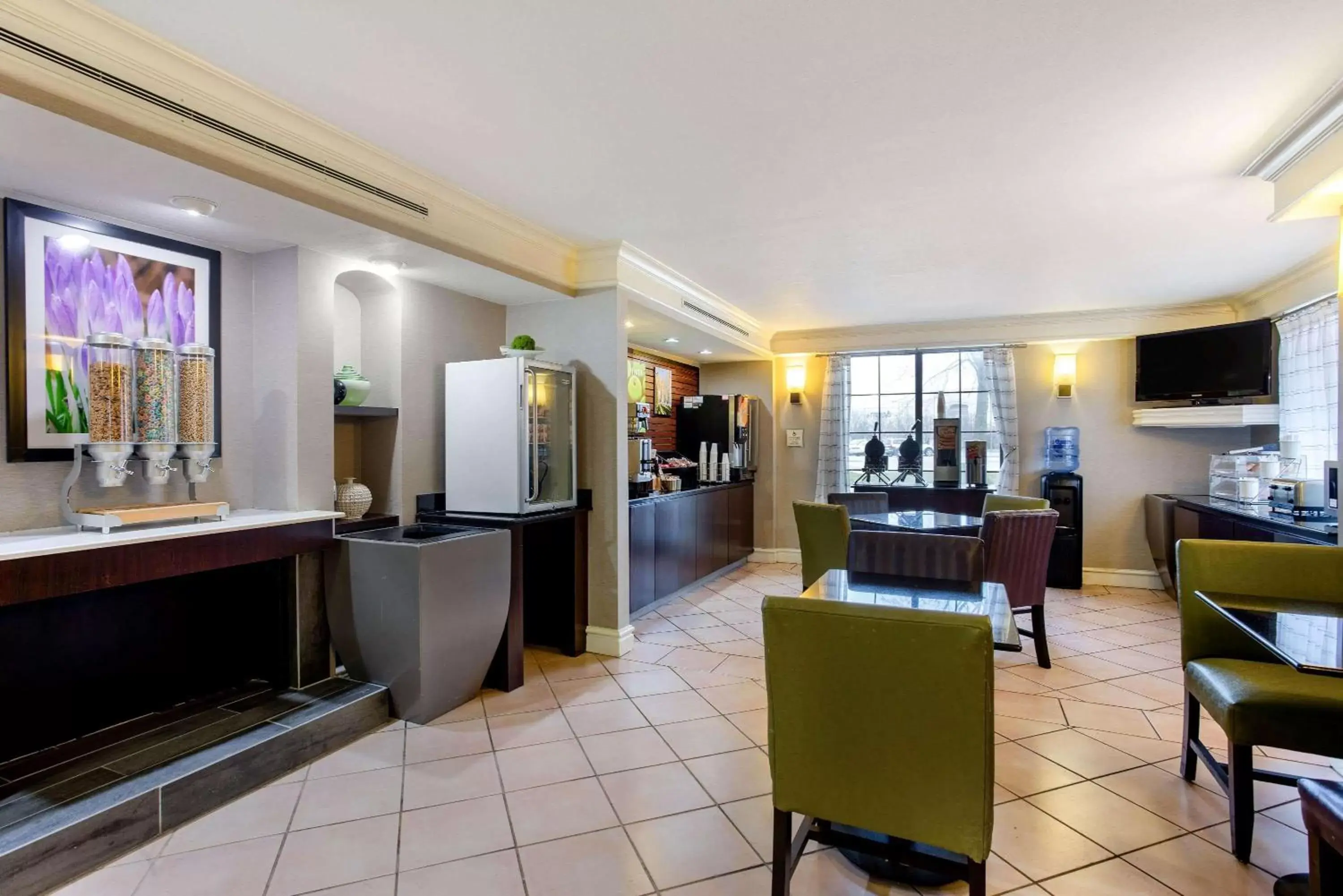 Restaurant/places to eat in La Quinta Inn by Wyndham Champaign