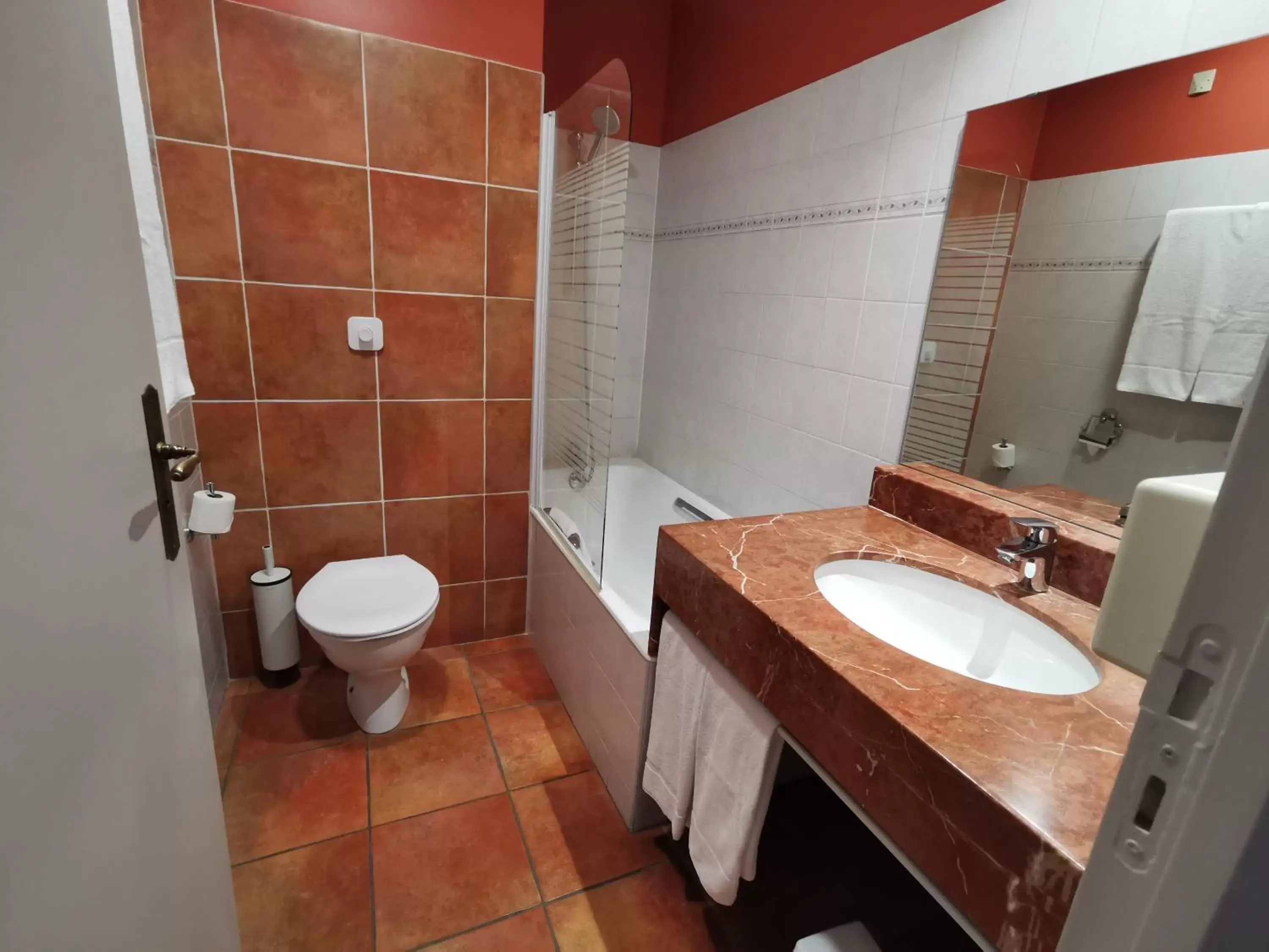 Bathroom in Best Western L'Orangerie