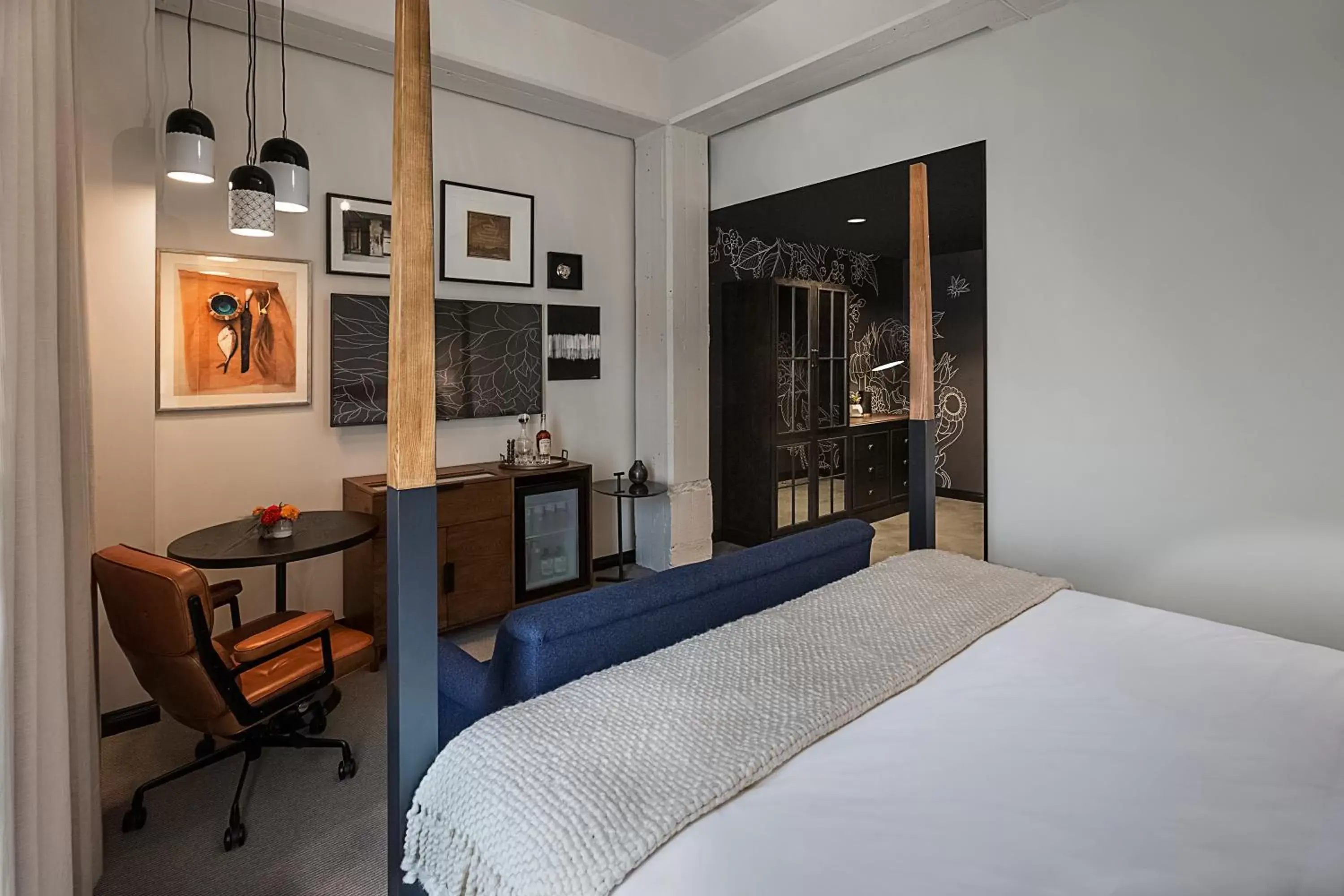 Decorative detail, Bed in Crossroads Hotel Decorative detail, Bed in Crossroads Hotel