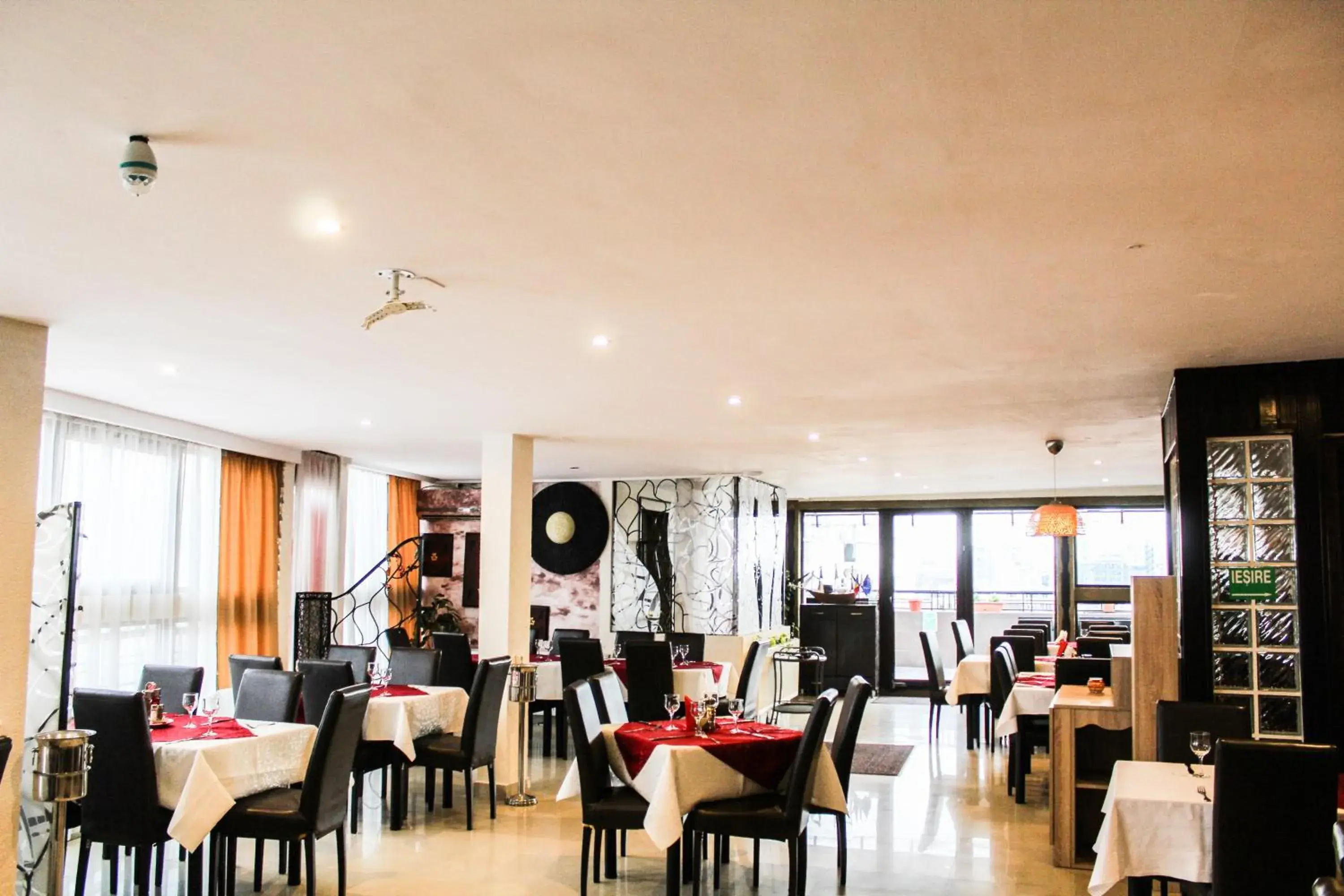 Restaurant/Places to Eat in Hotel Razvan