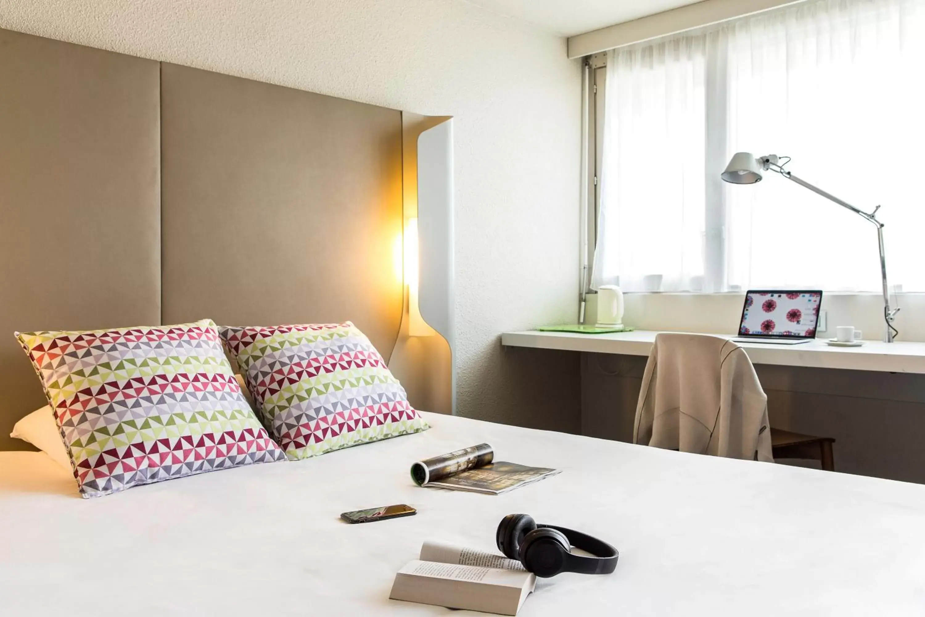 Bedroom, Bed in Campanile Hotel & Restaurant Liège / Luik