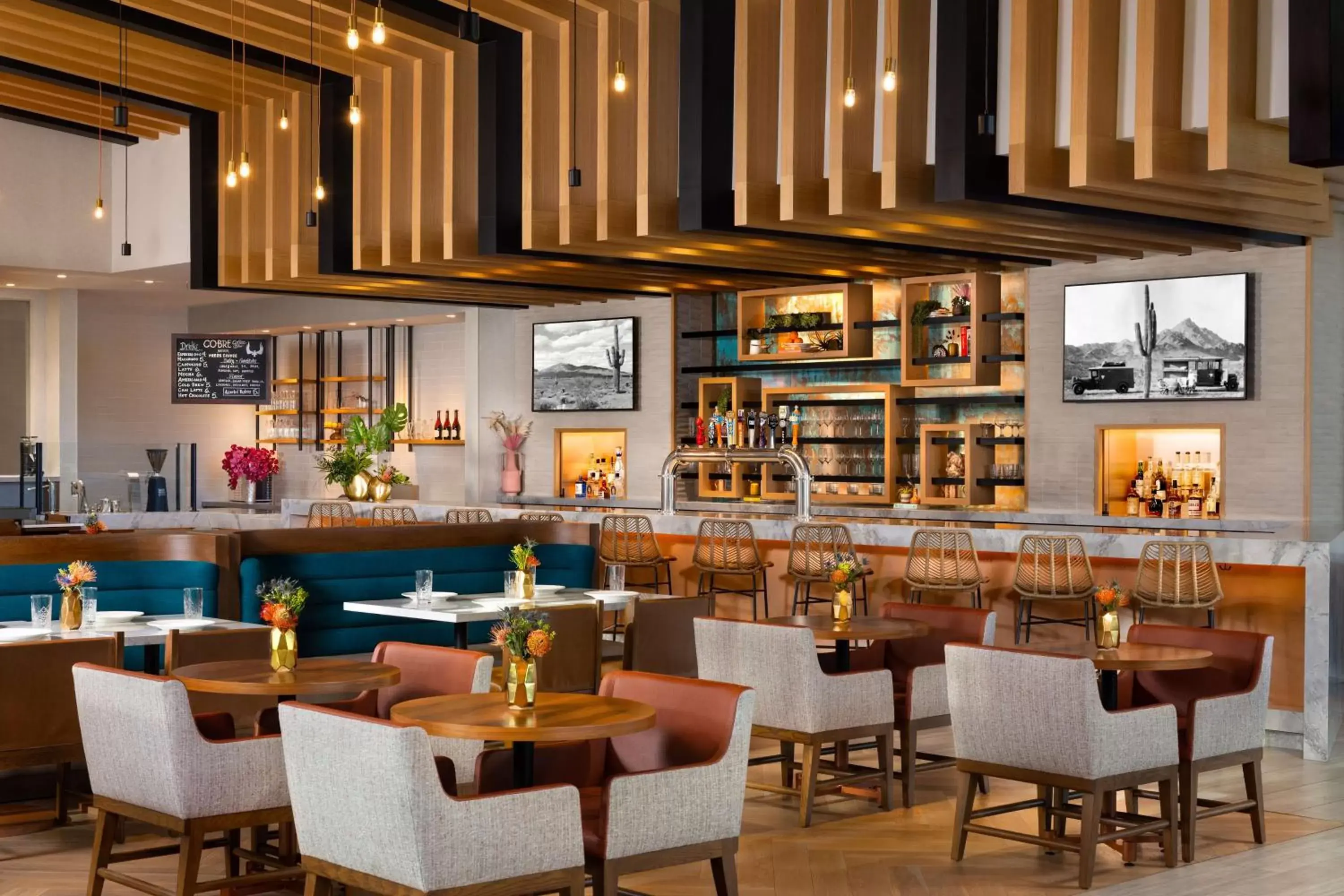 Lounge or bar, Restaurant/Places to Eat in Canopy By Hilton Scottsdale Old Town