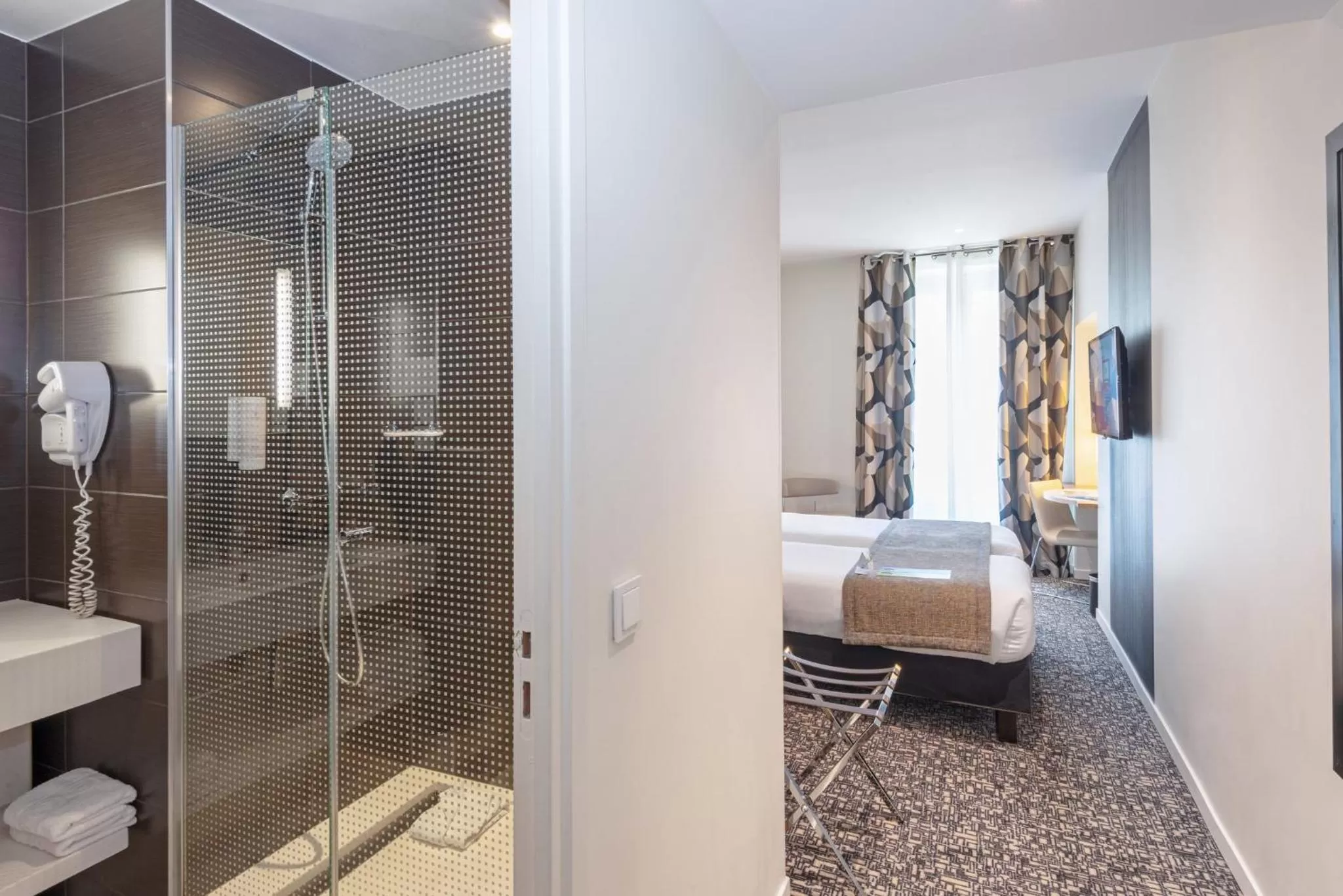 Photo of the whole room in Holiday Inn Paris Opéra - Grands Boulevards by IHG