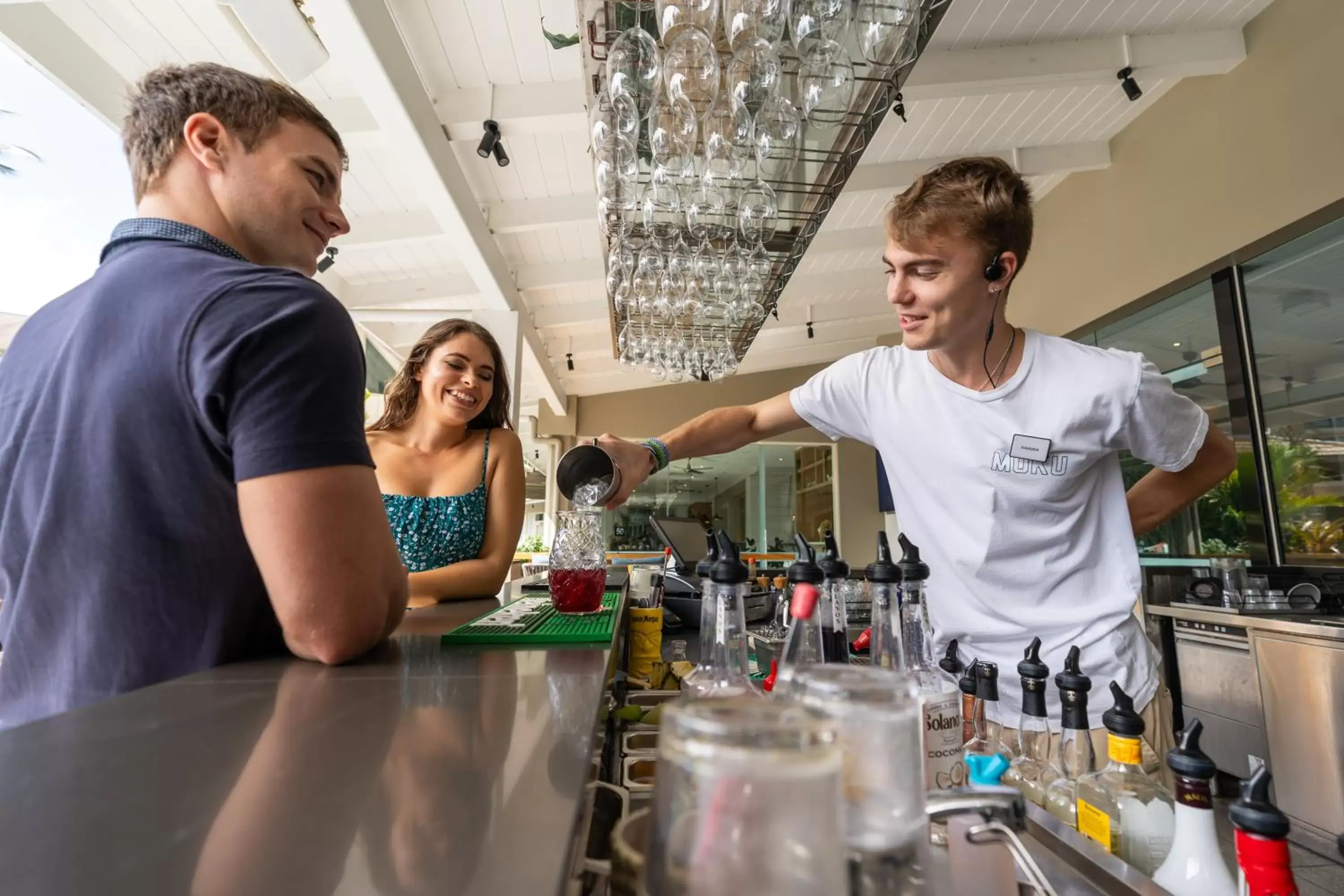 Lounge or bar in Novotel Cairns Oasis Resort