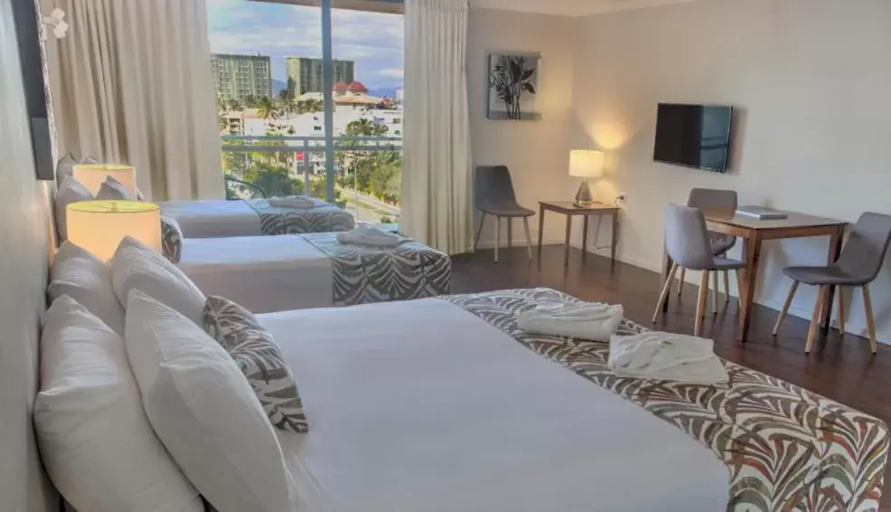 Bed in Cairns Plaza Hotel Bed in Cairns Plaza Hotel