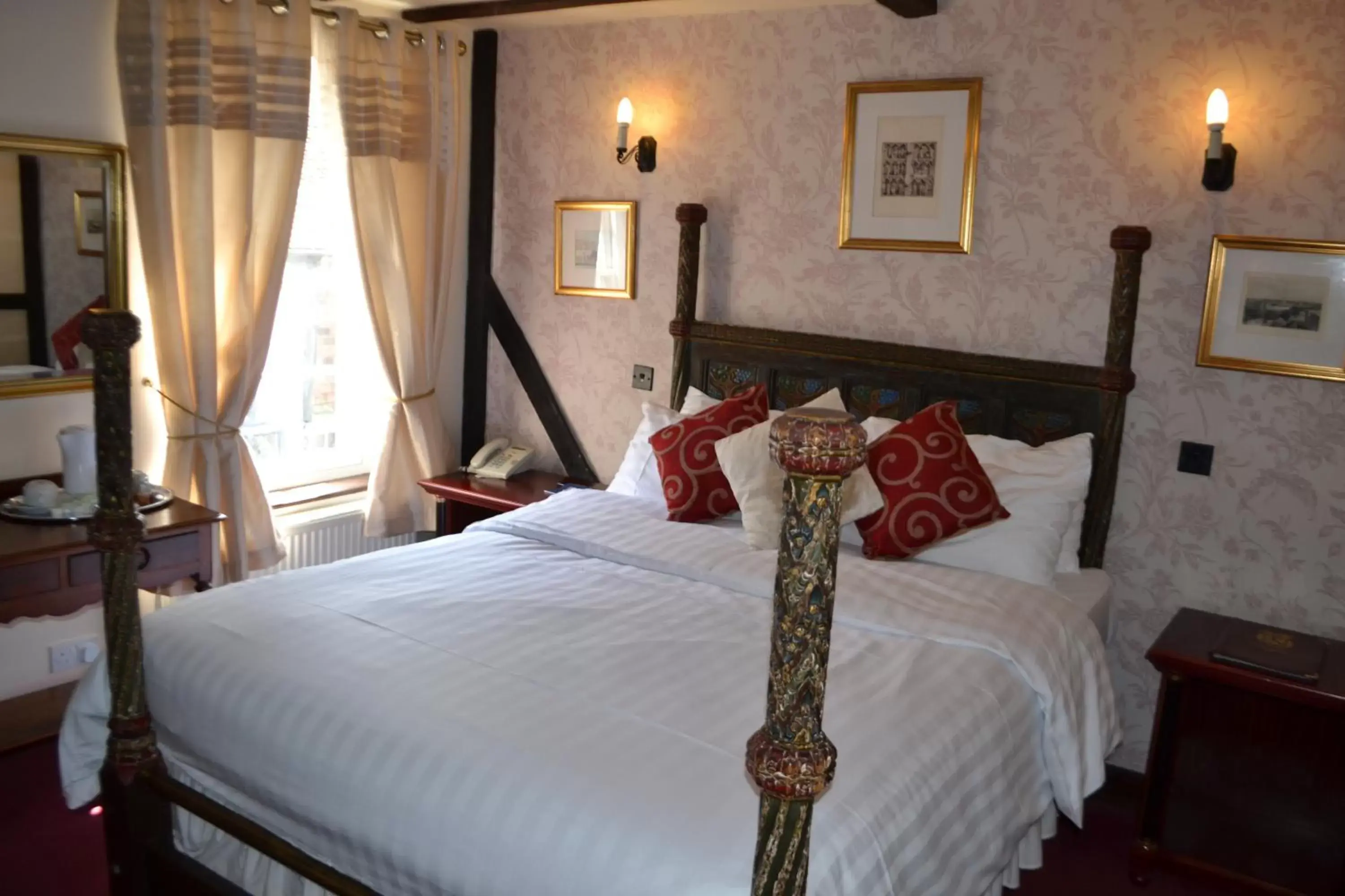 Bed in Mermaid Inn