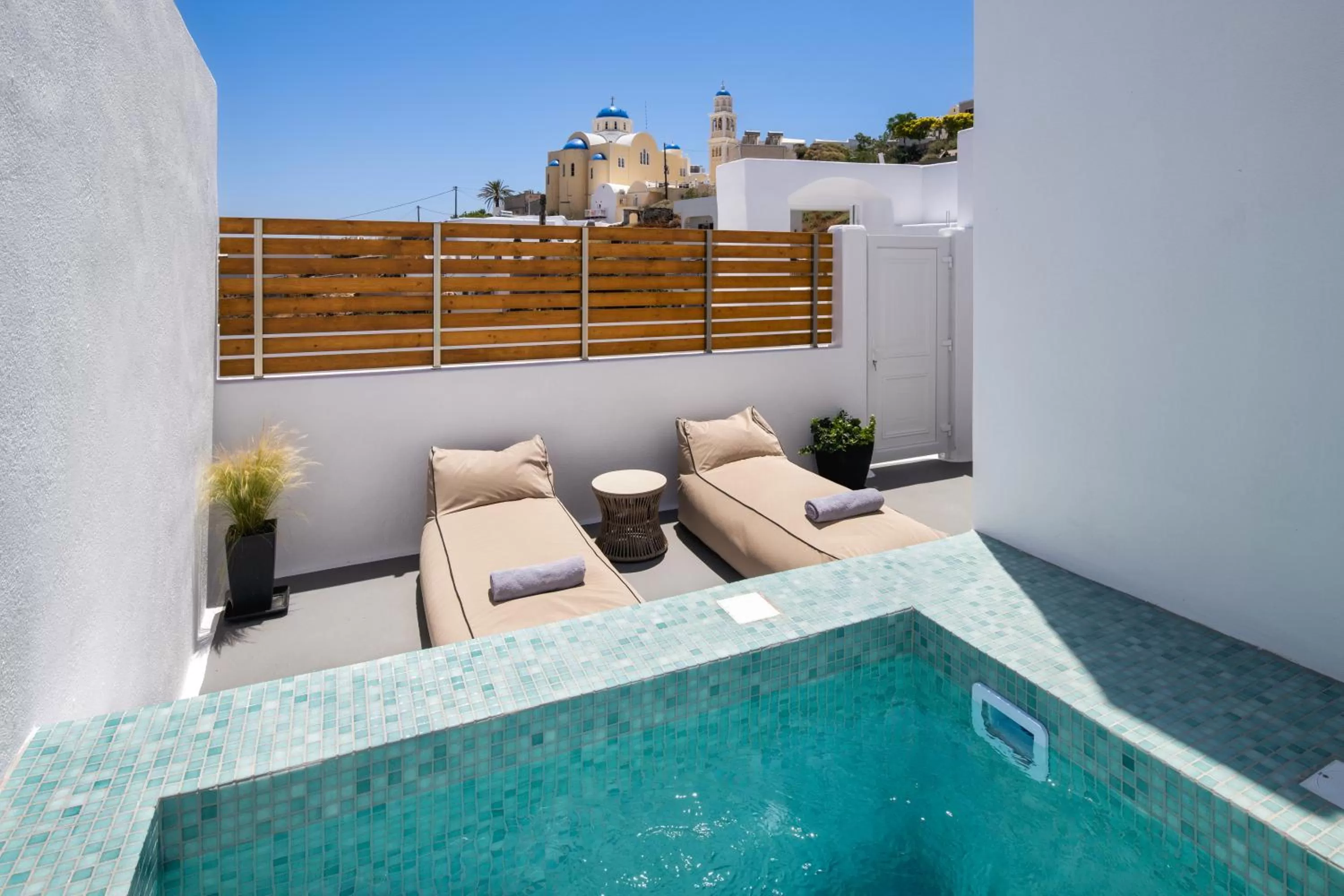 Hot Tub in Hill Suites