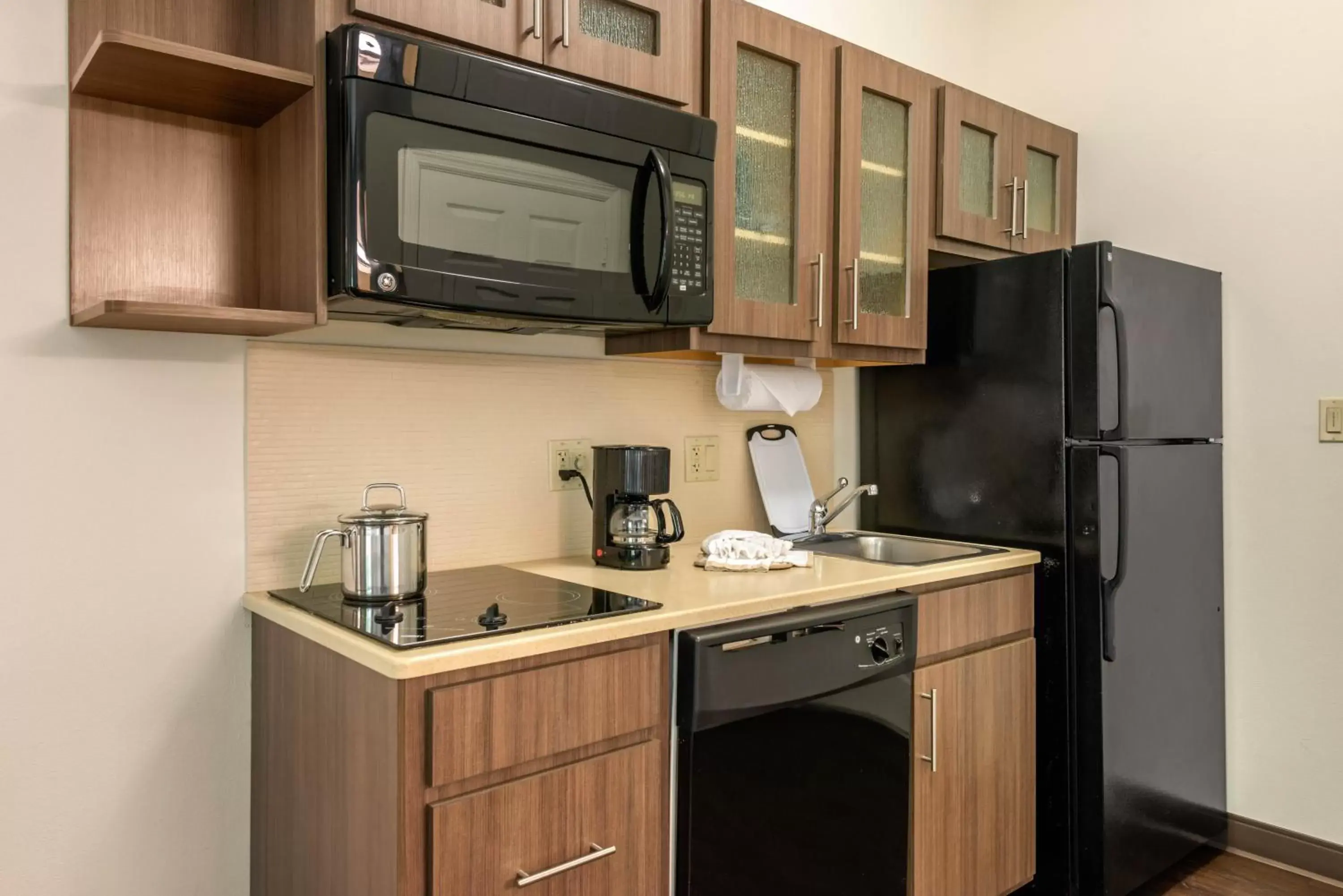 Photo of the whole room, Kitchen/Kitchenette in Candlewood Suites Fort Myers/Sanibel Gateway, an IHG Hotel