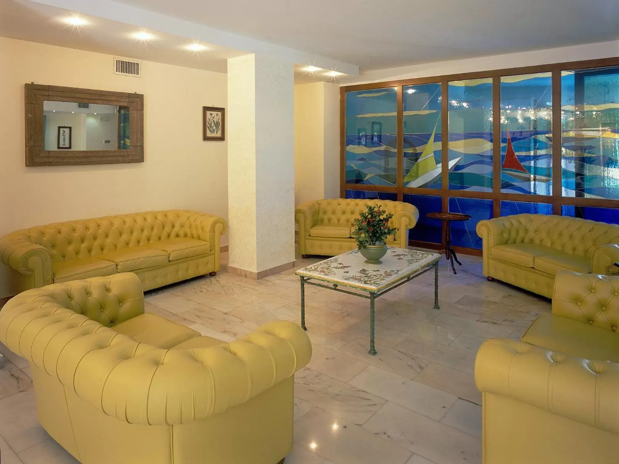 Communal lounge/ TV room, Seating Area in Hotel Albatros