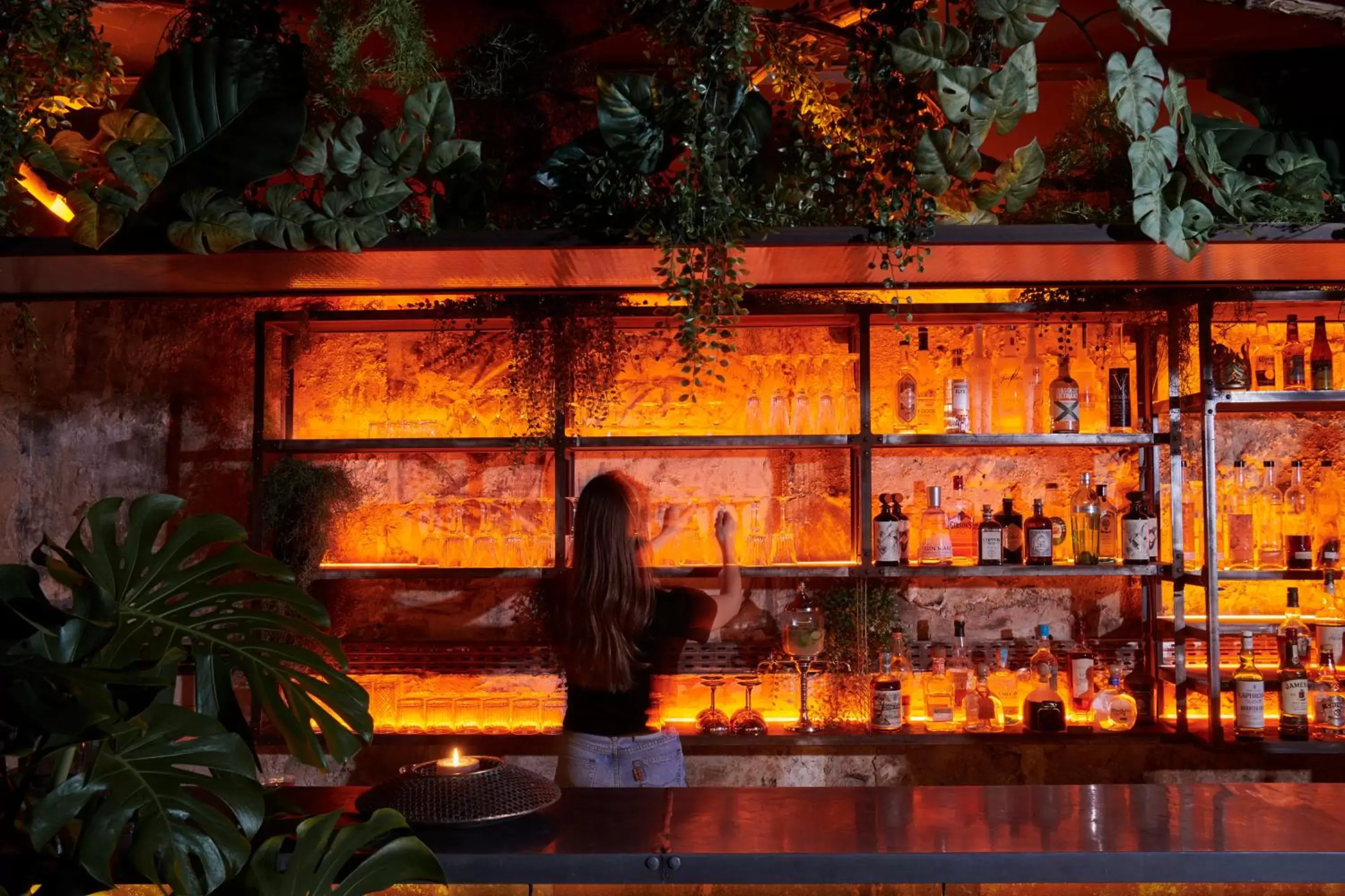 Lounge or bar in Kube Hotel Paris - Ice Bar