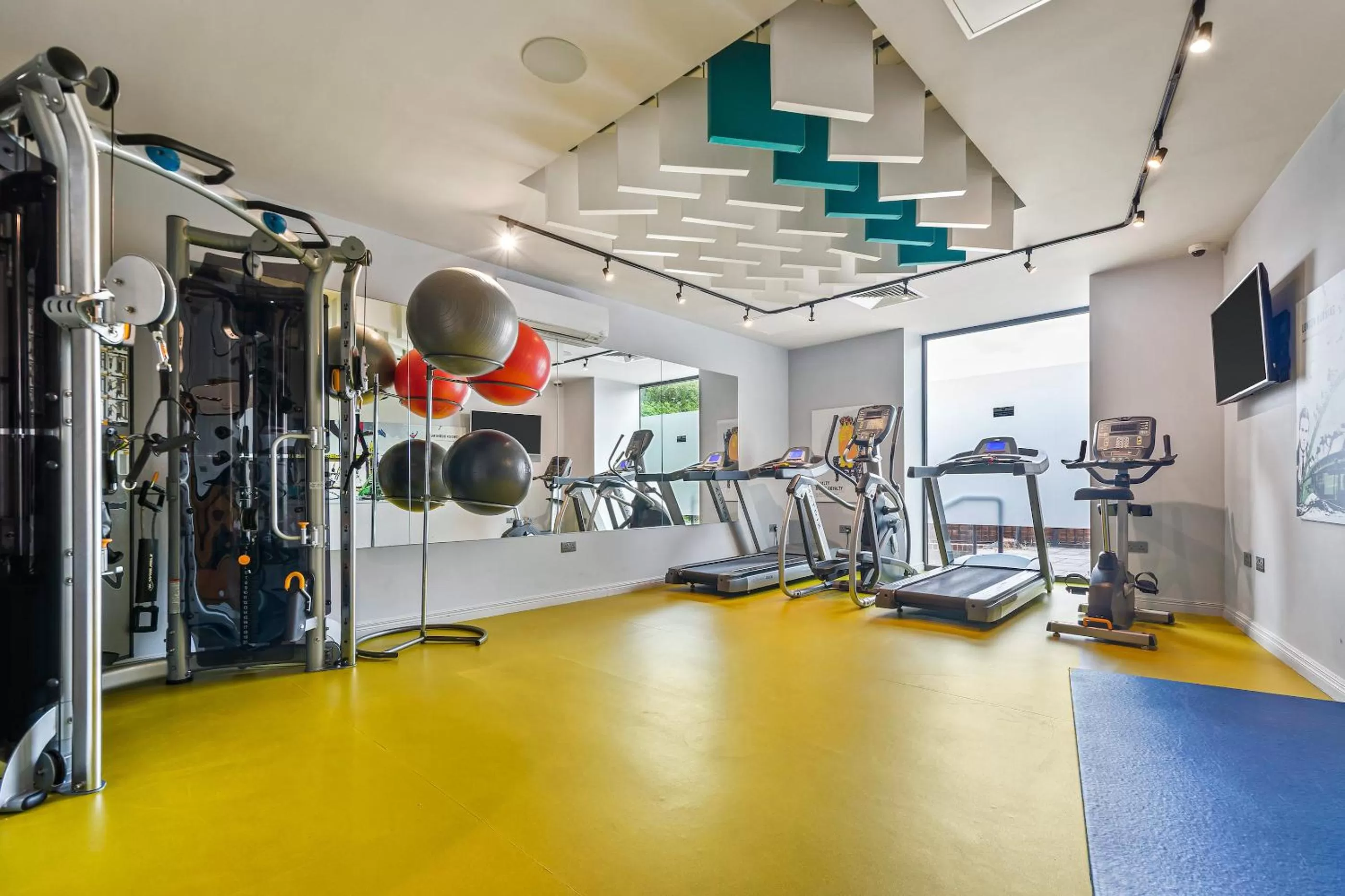 Fitness centre/facilities in Roomzzz London Stratford
