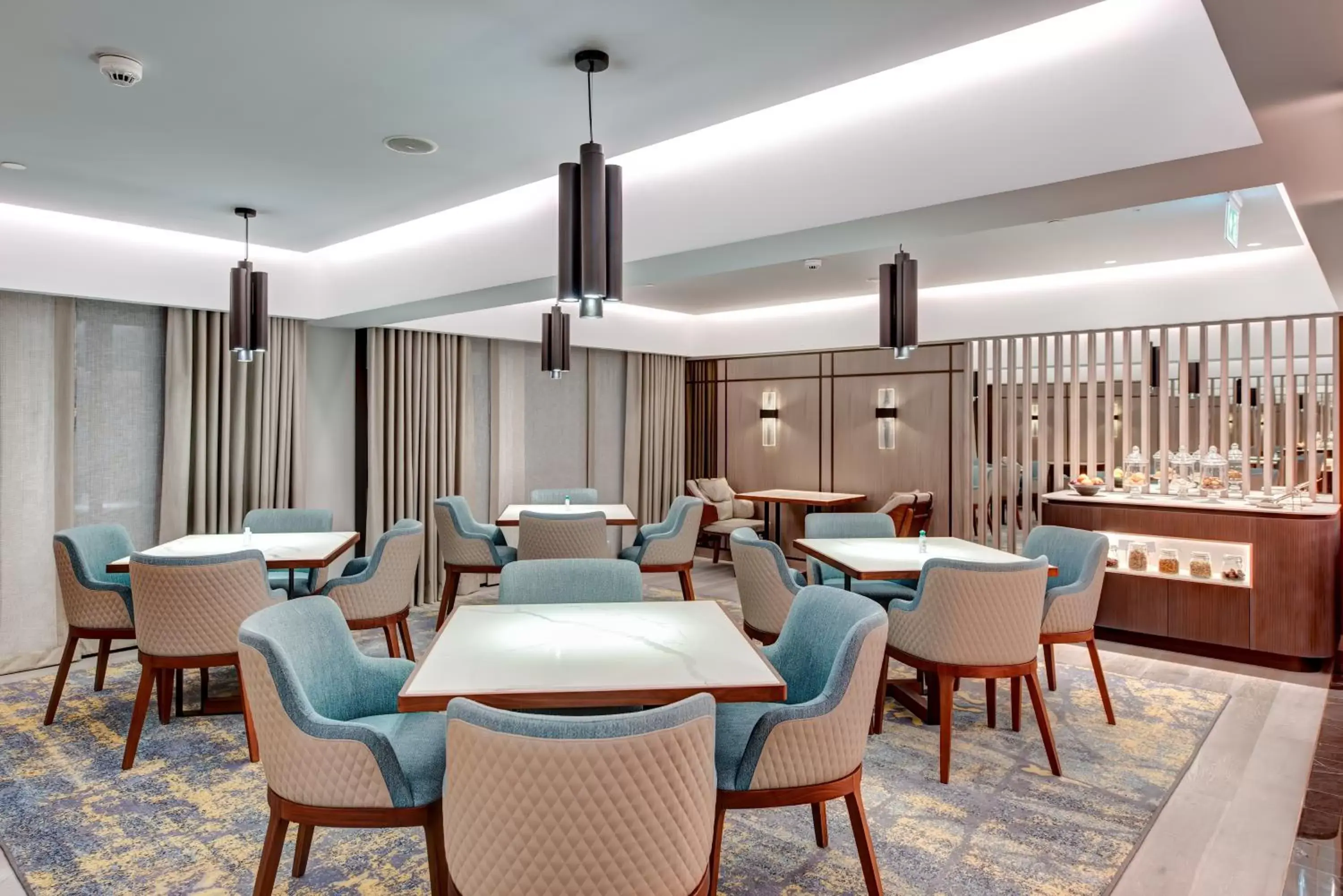 Lounge or bar, Restaurant/Places to Eat in InterContinental Muscat, an IHG Hotel