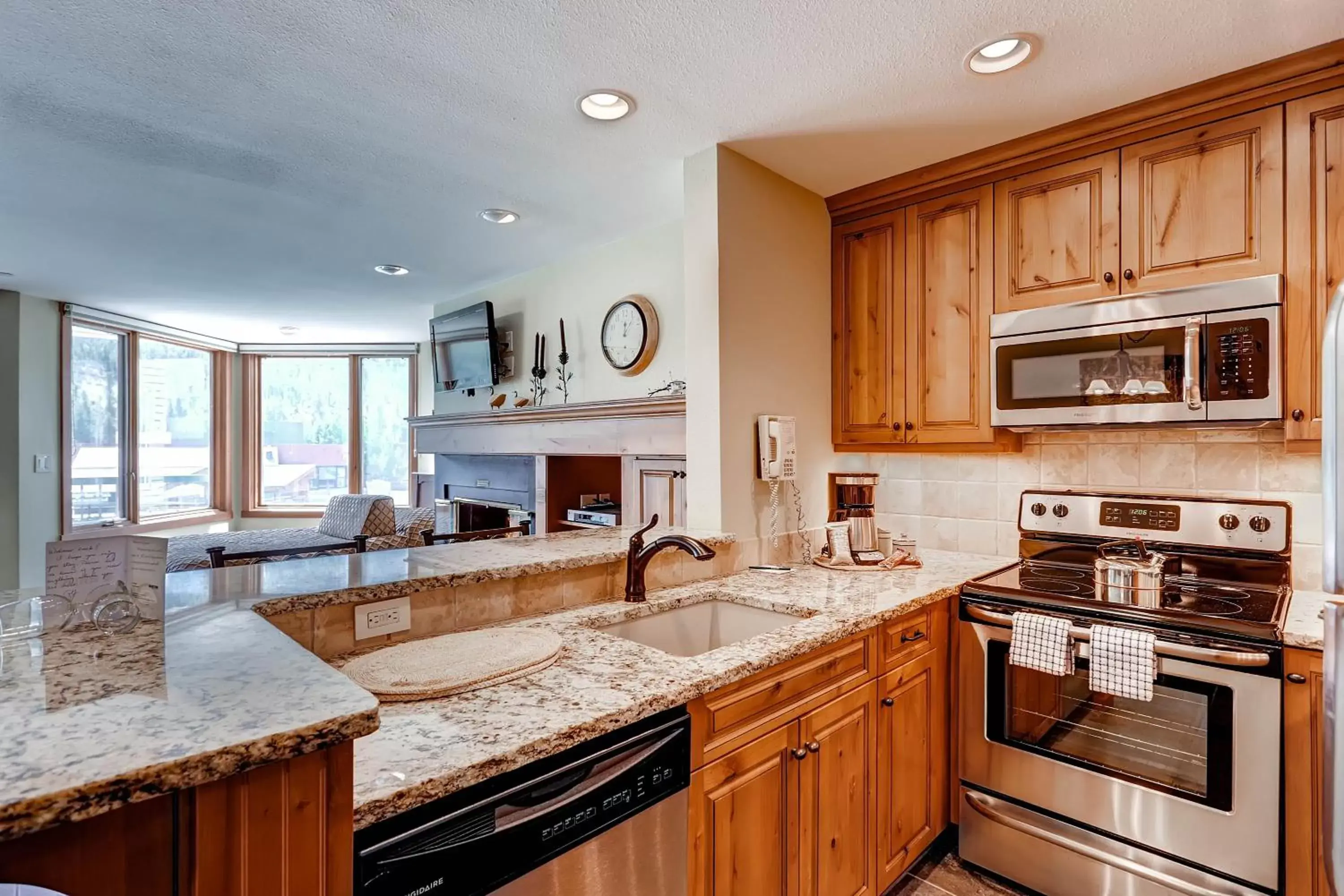 Kitchen/Kitchenette in Lakeside Village by Keystone Resort